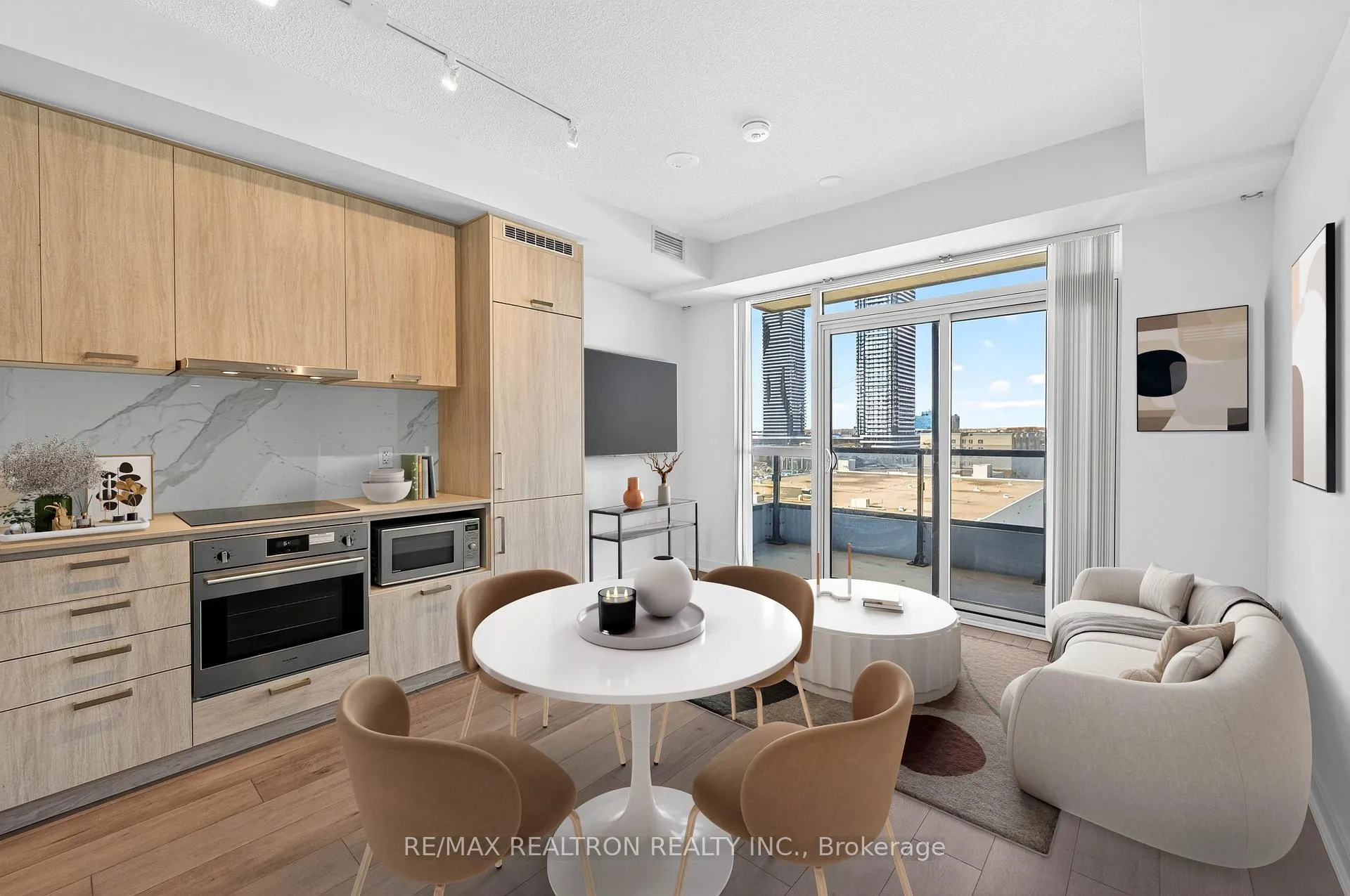 Photo 10 of Unit 717, 10 Honeycrisp Crescent, Vaughan, Vaughan Corporate Centre — HOMEH