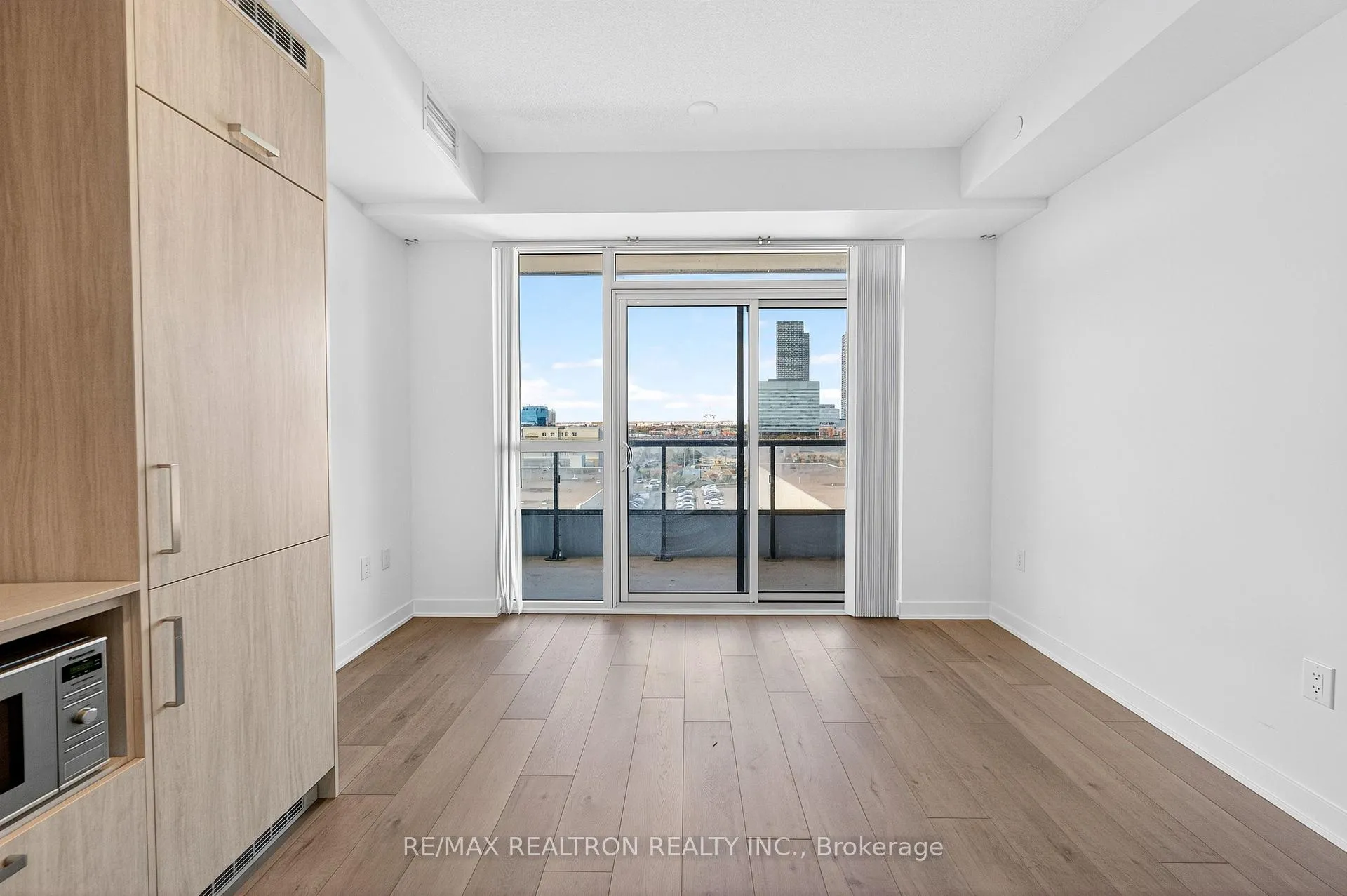 Photo 11 of Unit 717, 10 Honeycrisp Crescent, Vaughan, Vaughan Corporate Centre — HOMEH
