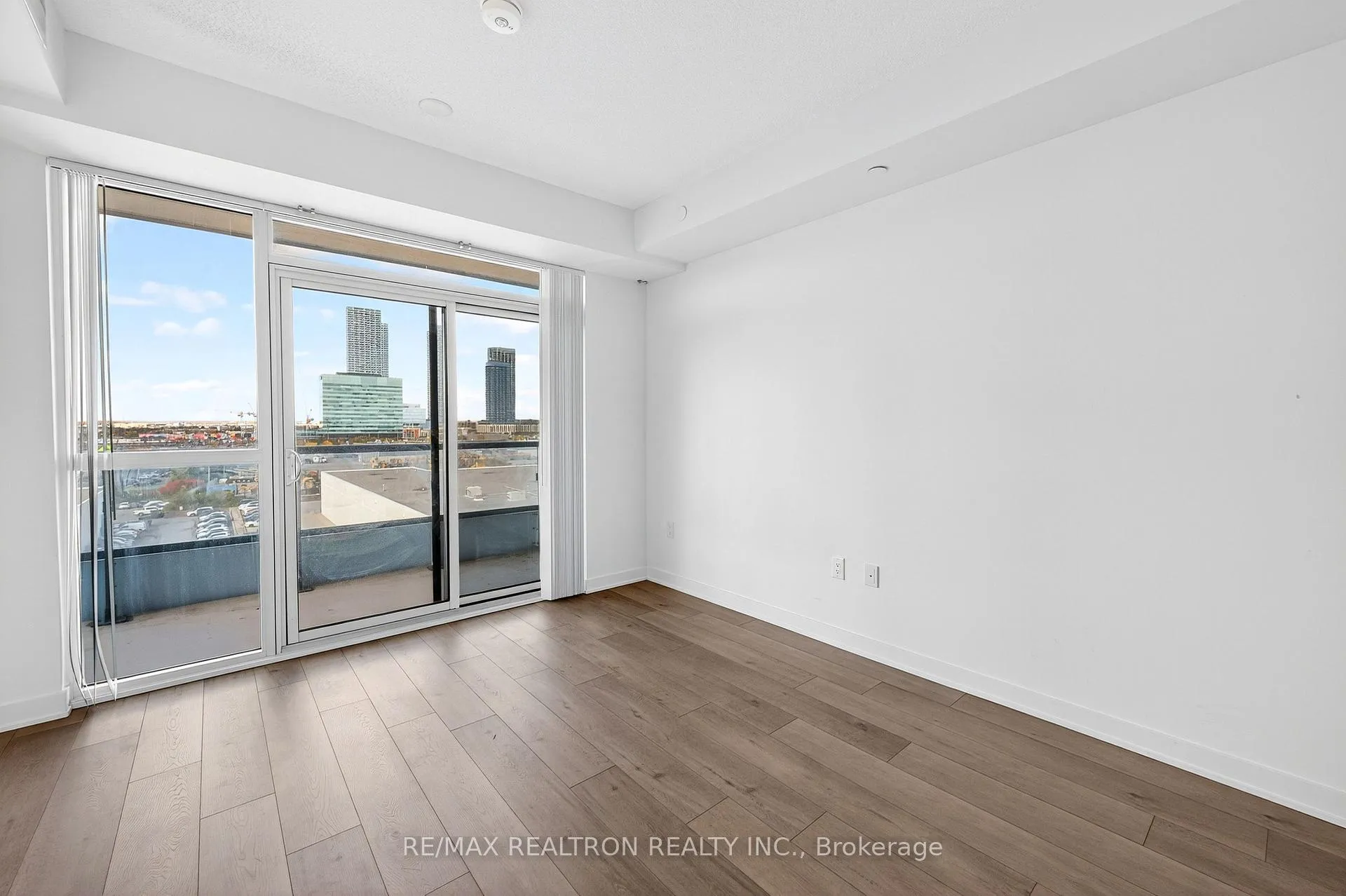 Photo 12 of Unit 717, 10 Honeycrisp Crescent, Vaughan, Vaughan Corporate Centre — HOMEH