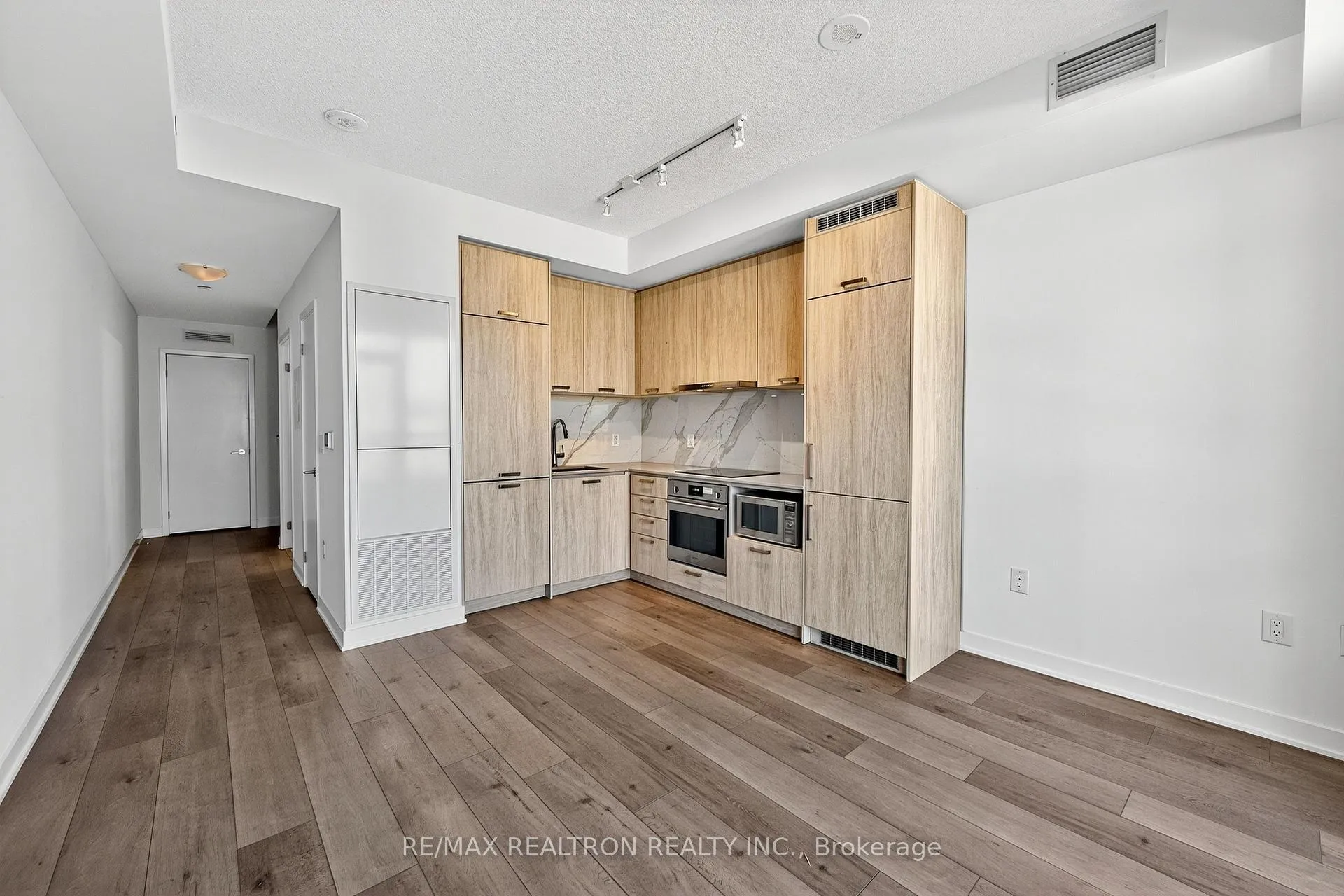 Photo 13 of Unit 717, 10 Honeycrisp Crescent, Vaughan, Vaughan Corporate Centre — HOMEH
