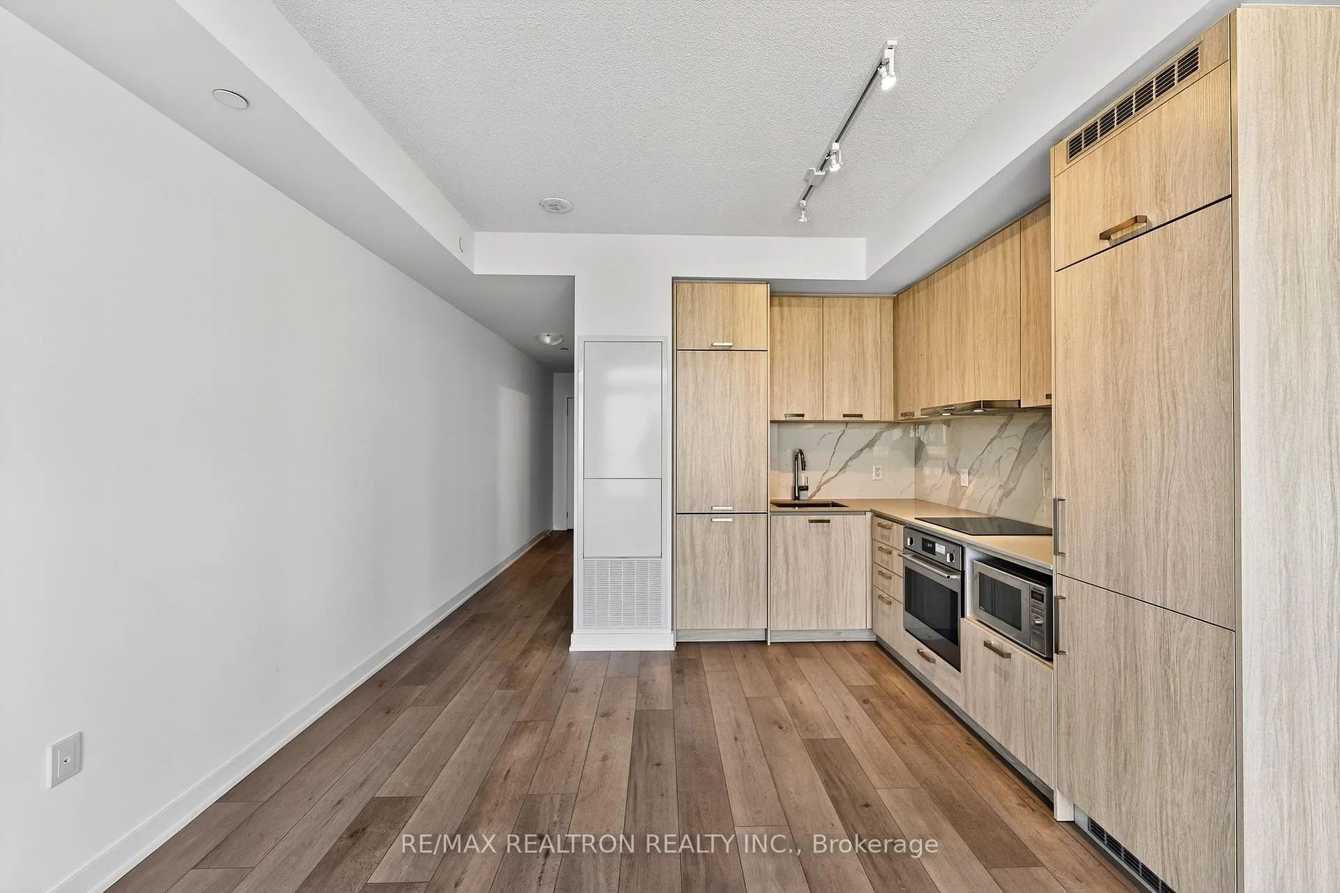 Photo 15 of Unit 717, 10 Honeycrisp Crescent, Vaughan, Vaughan Corporate Centre — HOMEH