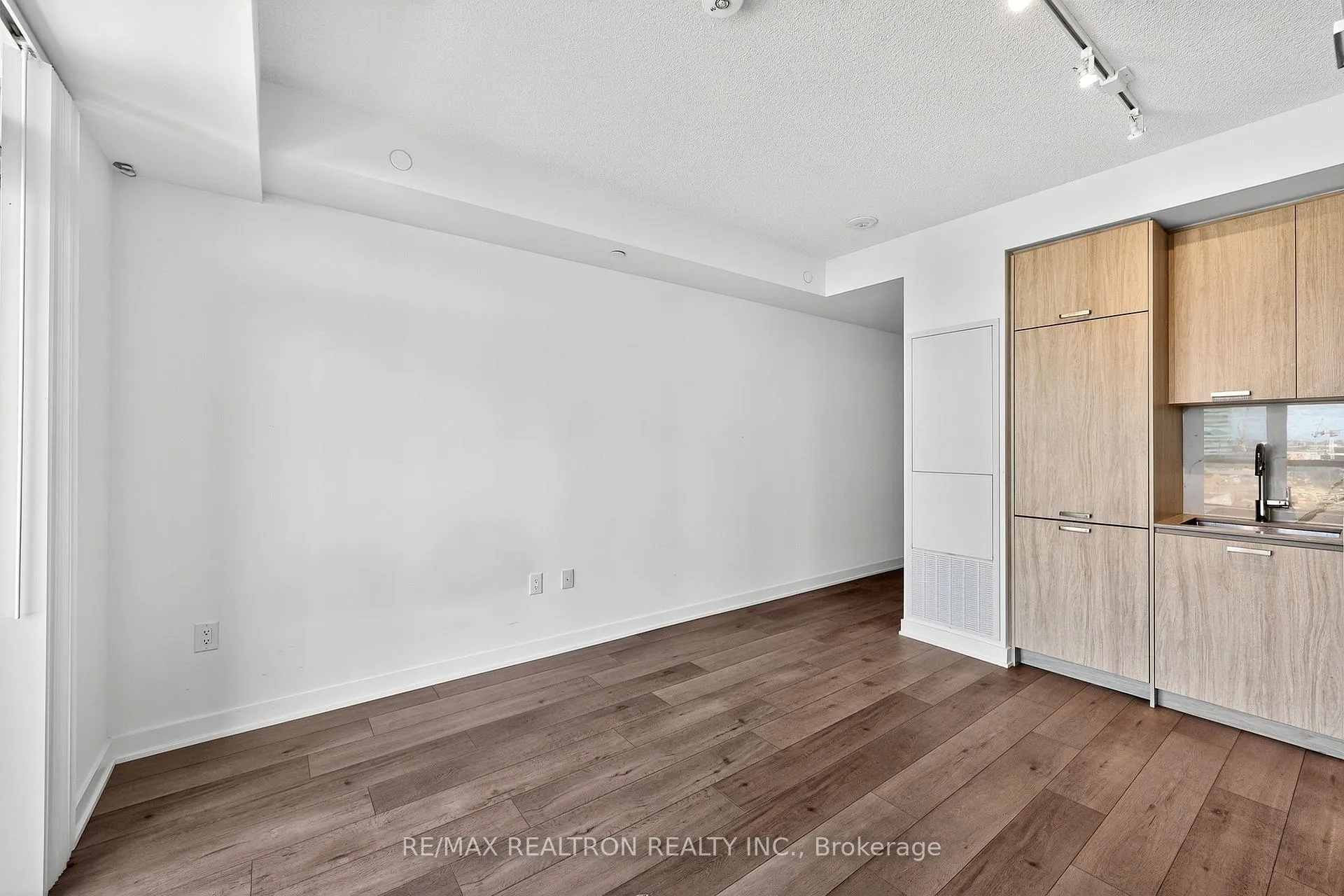 Photo 16 of Unit 717, 10 Honeycrisp Crescent, Vaughan, Vaughan Corporate Centre — HOMEH