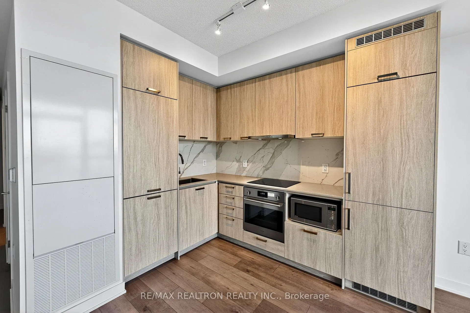 Photo 17 of Unit 717, 10 Honeycrisp Crescent, Vaughan, Vaughan Corporate Centre — HOMEH