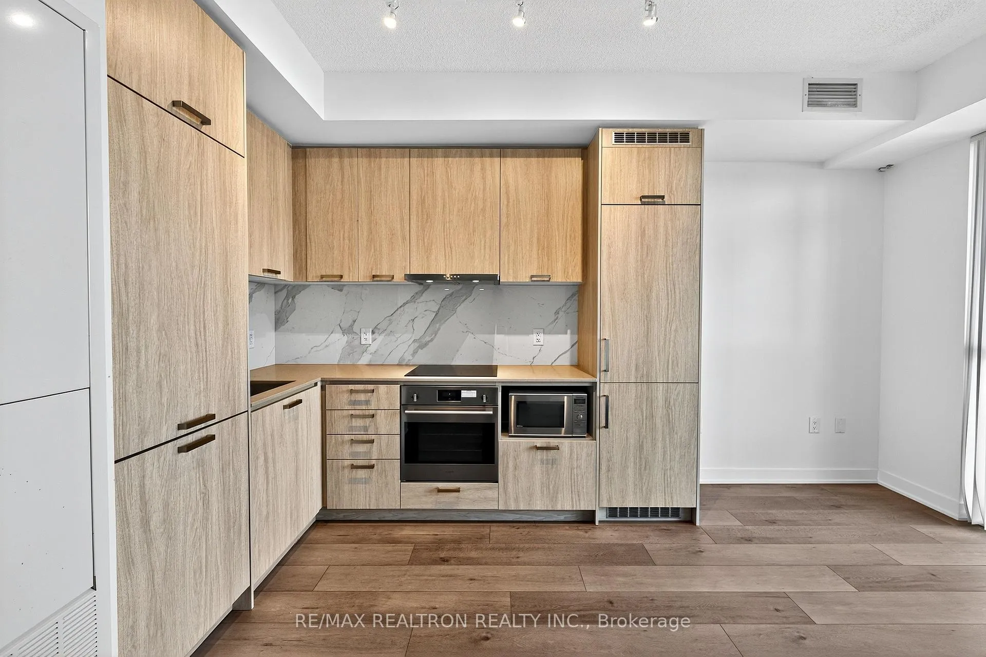 Photo 18 of Unit 717, 10 Honeycrisp Crescent, Vaughan, Vaughan Corporate Centre — HOMEH