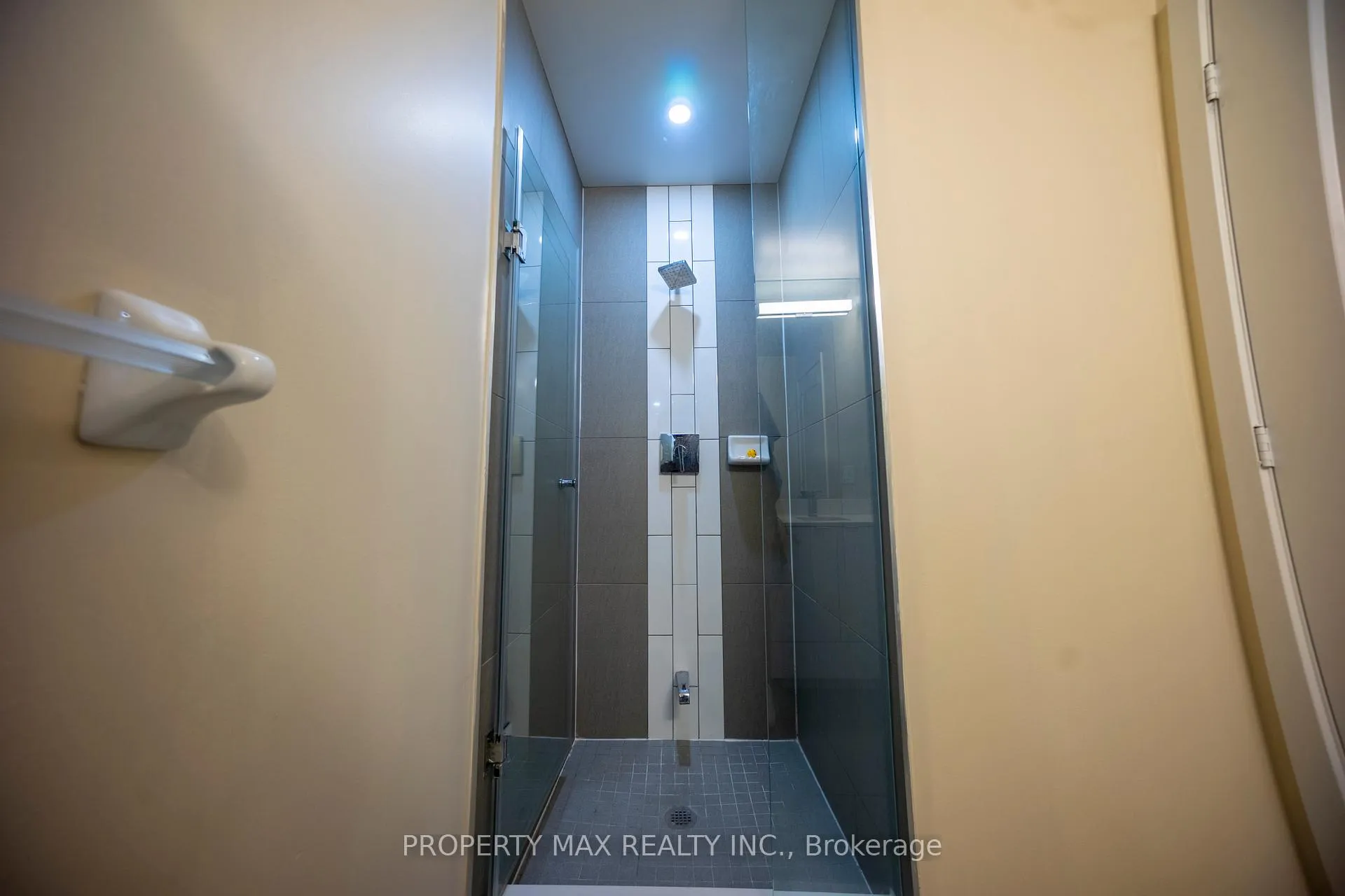Photo 8 of Unit 403, 70 Princess Street, Toronto, Waterfront Communities — HOMEH