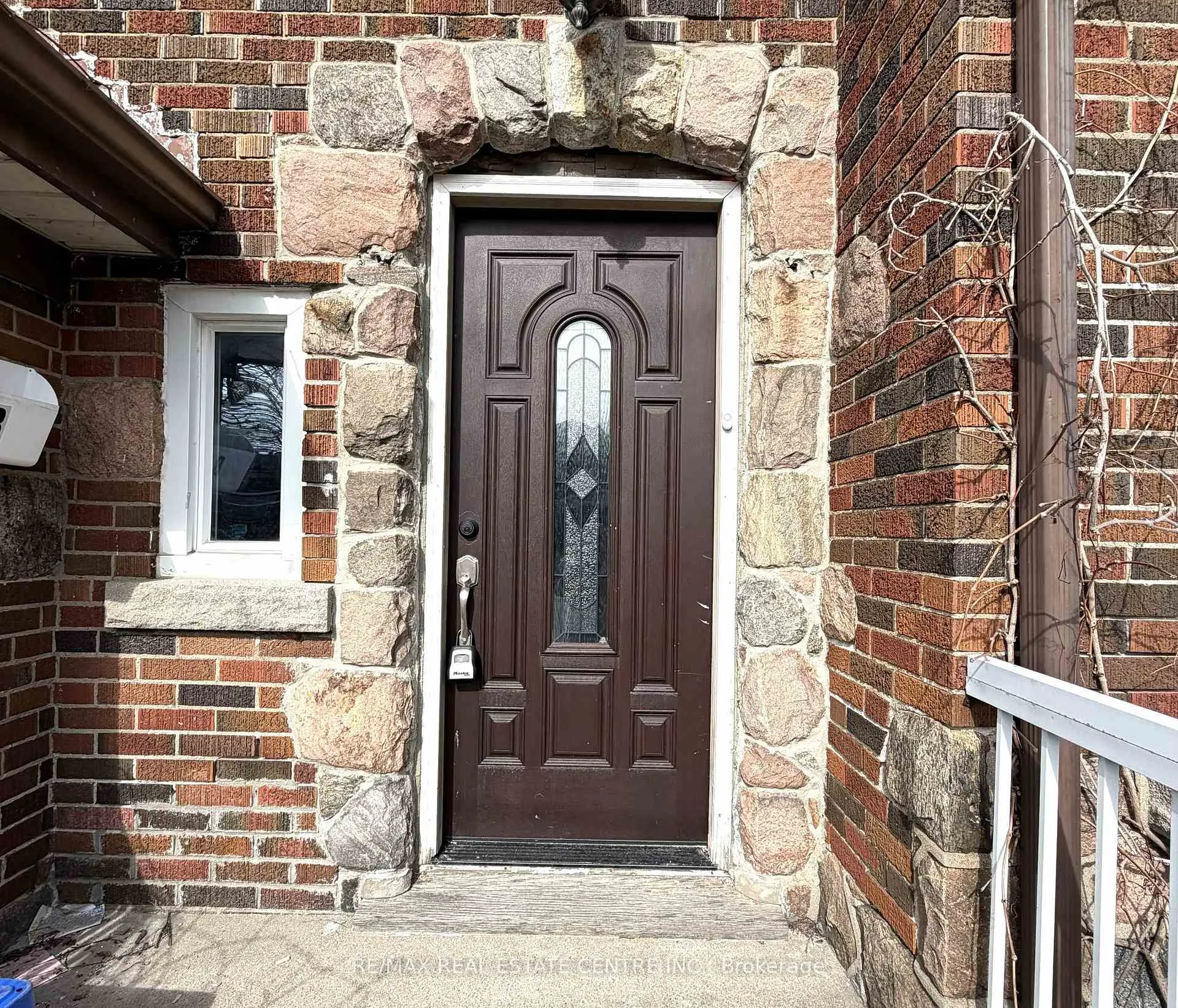 Photo 2 of 218 Weber Street E, Kitchener — HOMEH
