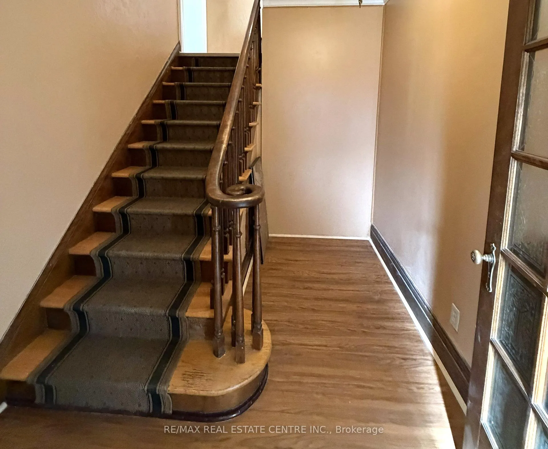 Photo 3 of 218 Weber Street E, Kitchener — HOMEH