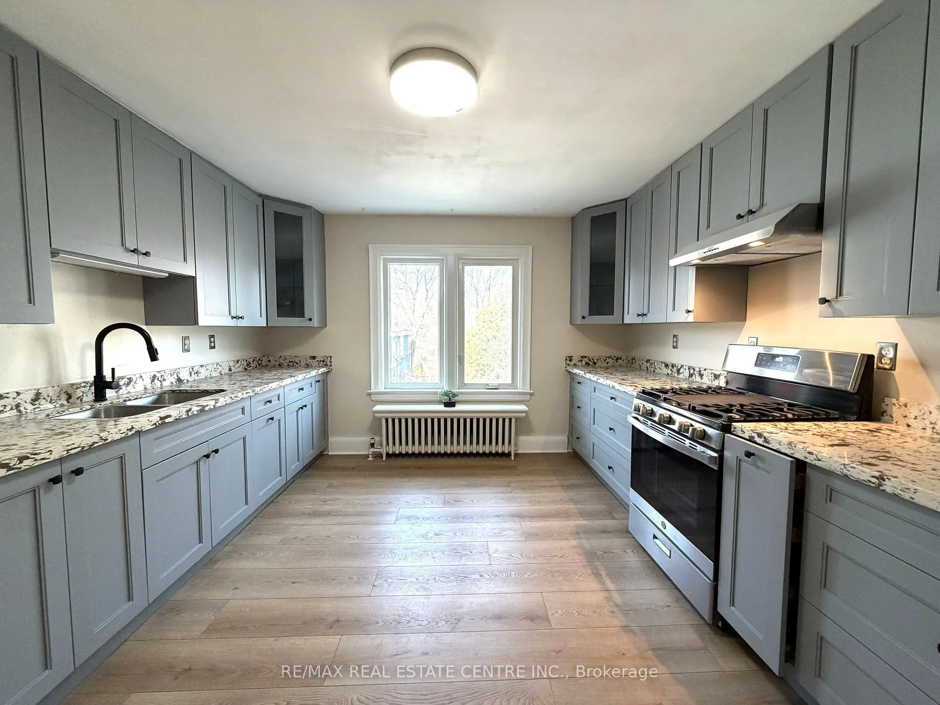 Photo 4 of 218 Weber Street E, Kitchener — HOMEH
