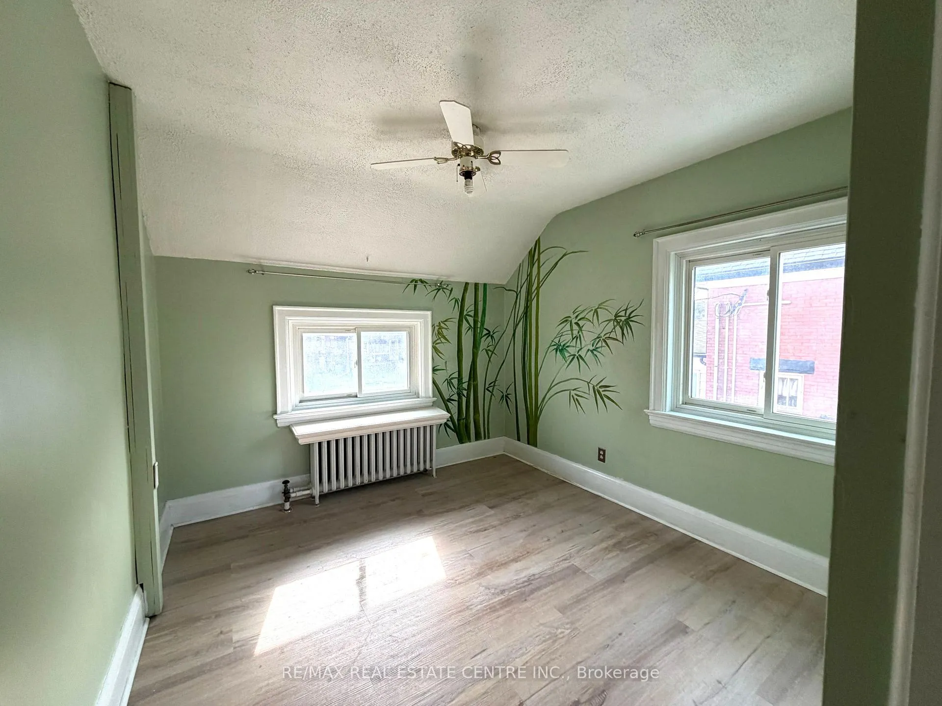 Photo 11 of 218 Weber Street E, Kitchener — HOMEH