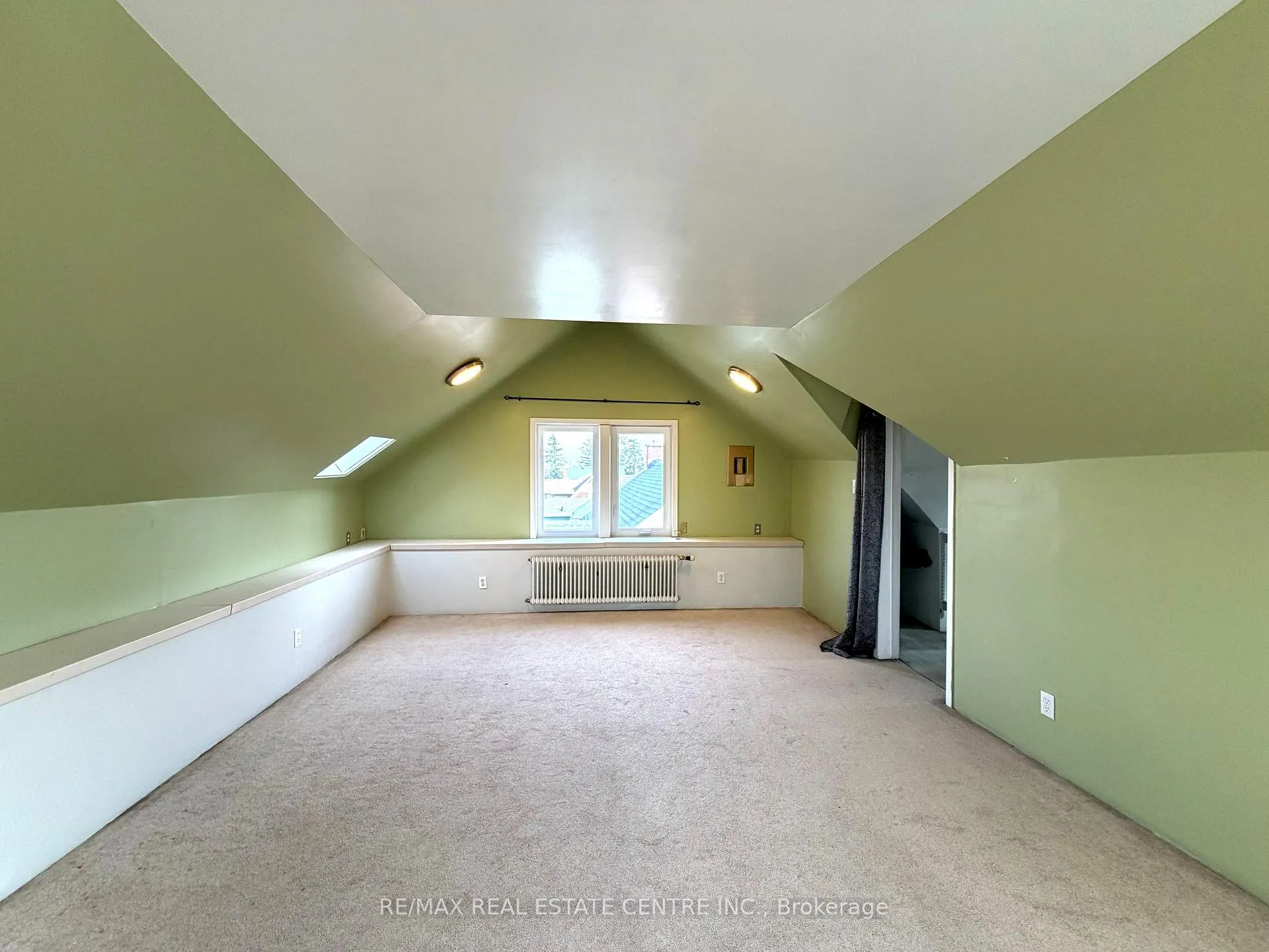 Photo 13 of 218 Weber Street E, Kitchener — HOMEH