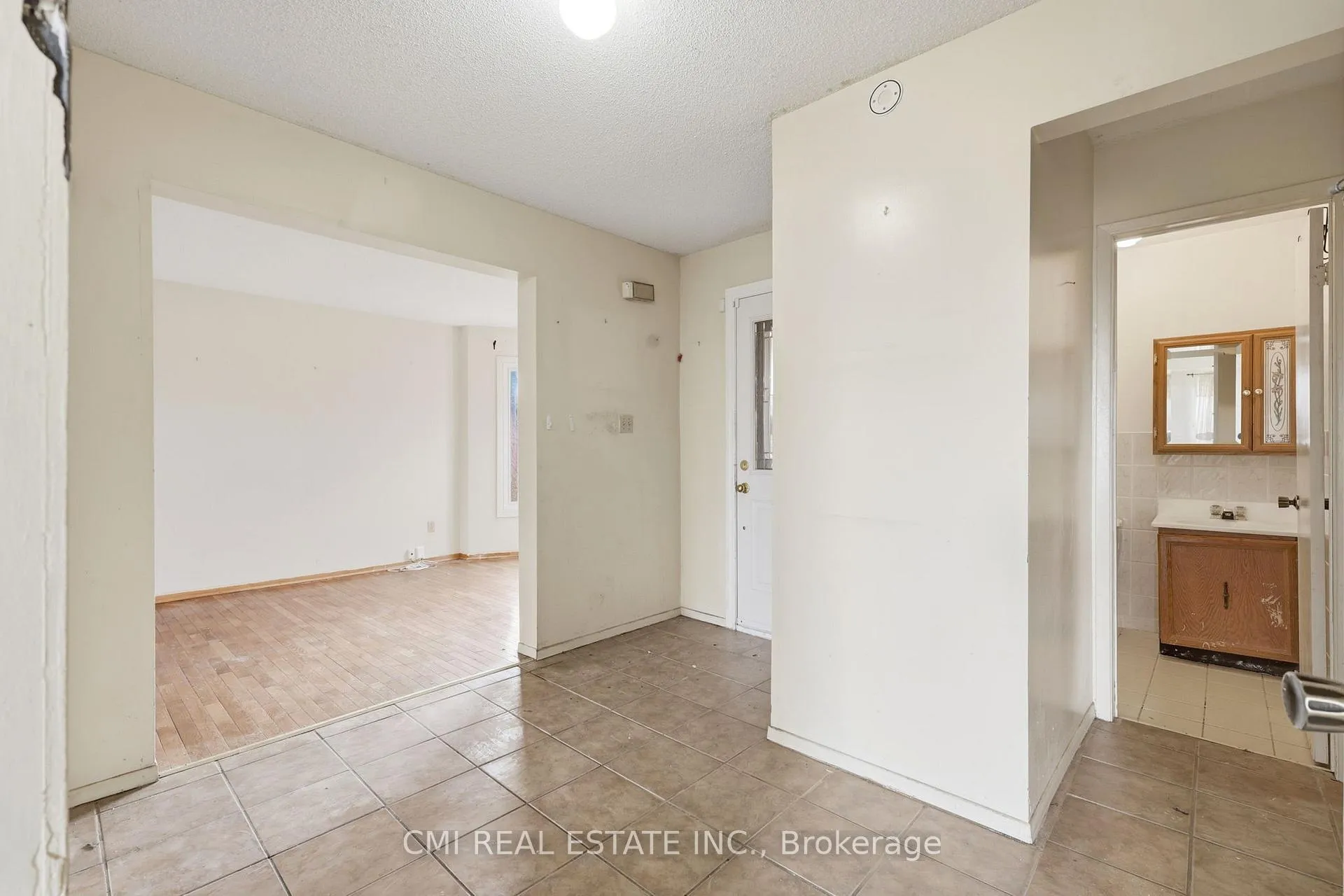 Photo 3 of 2275 Chapman Court, Pickering, Brock Ridge — HOMEH