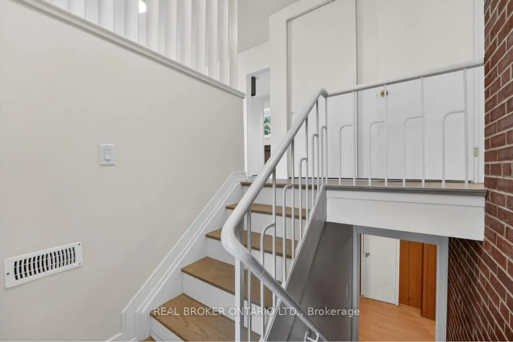 Photo 4 of 44 Mitre Place, Etobicoke, Kingsview Village-The Westway — HOMEH