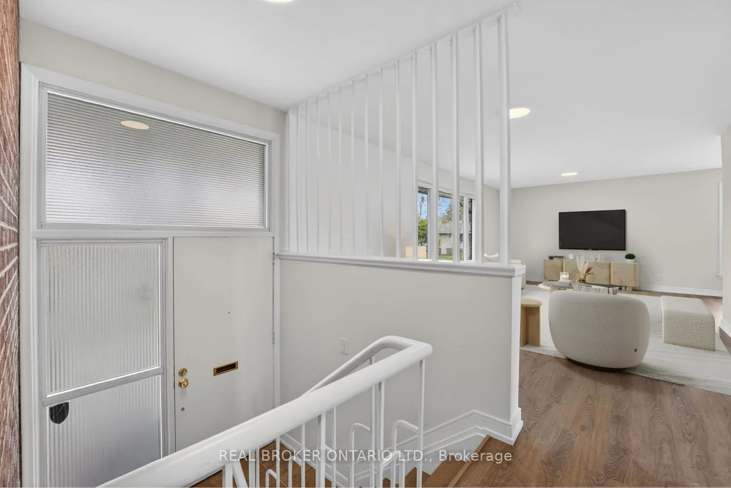Photo 5 of 44 Mitre Place, Etobicoke, Kingsview Village-The Westway — HOMEH
