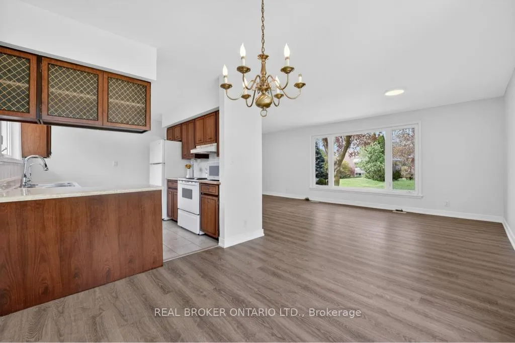 Photo 12 of 44 Mitre Place, Etobicoke, Kingsview Village-The Westway — HOMEH