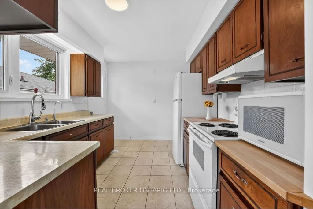 Photo 13 of 44 Mitre Place, Etobicoke, Kingsview Village-The Westway — HOMEH