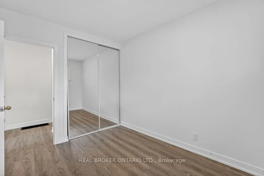 Photo 23 of 44 Mitre Place, Etobicoke, Kingsview Village-The Westway — HOMEH