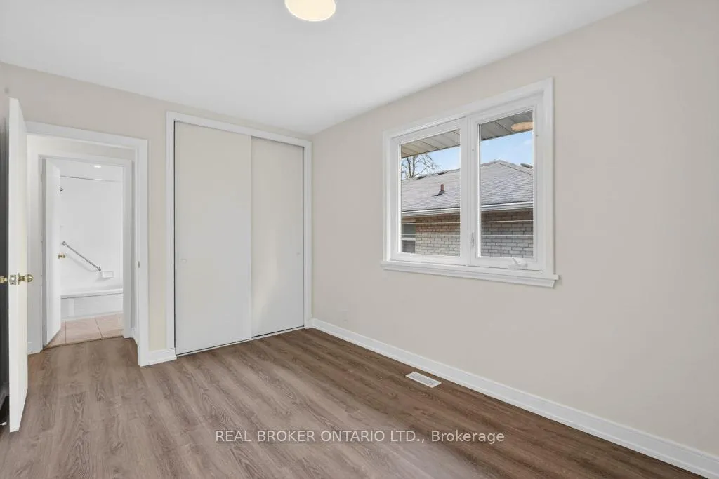 Photo 25 of 44 Mitre Place, Etobicoke, Kingsview Village-The Westway — HOMEH