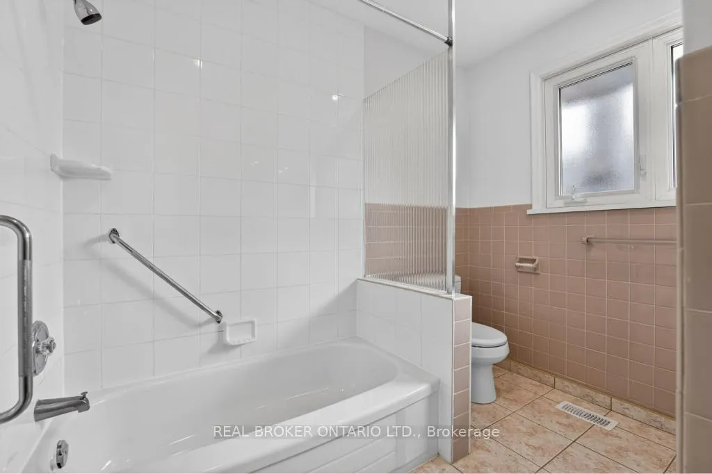 Photo 26 of 44 Mitre Place, Etobicoke, Kingsview Village-The Westway — HOMEH