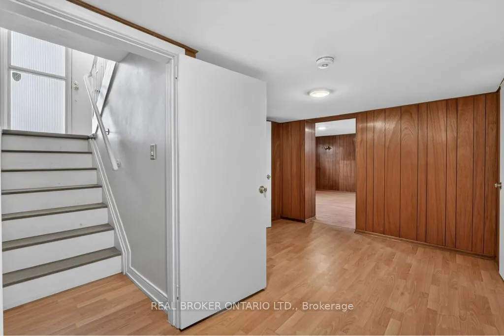 Photo 29 of 44 Mitre Place, Etobicoke, Kingsview Village-The Westway — HOMEH