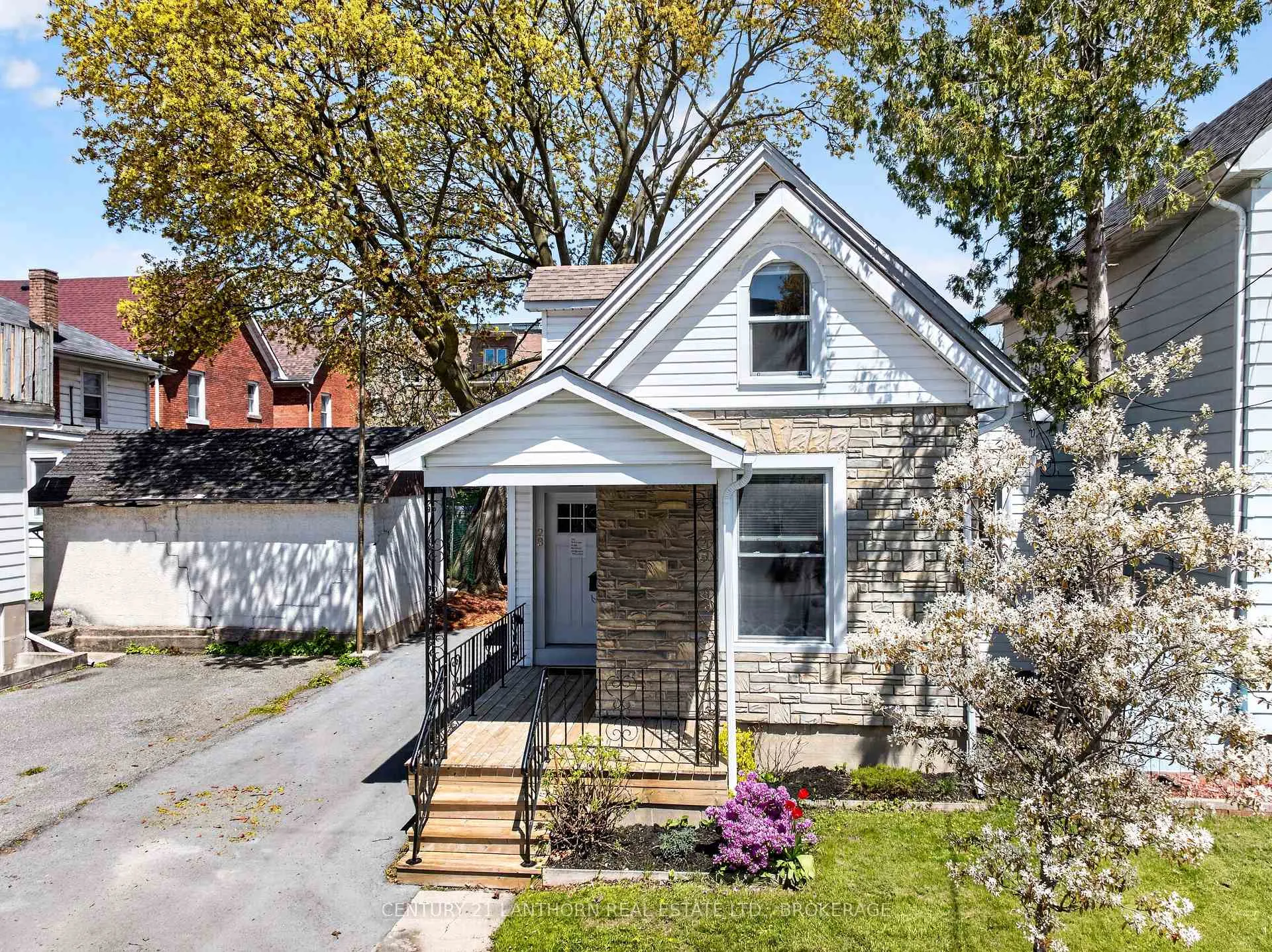 Front of 23 Jenkins Street