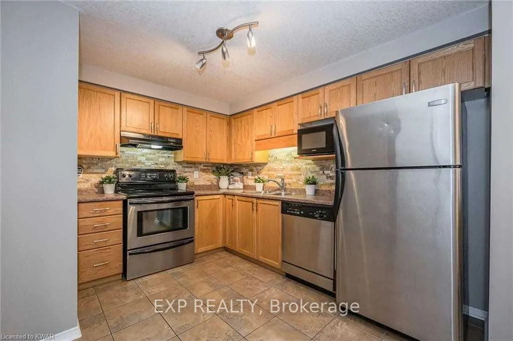 Photo 7 of 27 Max Becker Drive, Kitchener, Larentian West — HOMEH