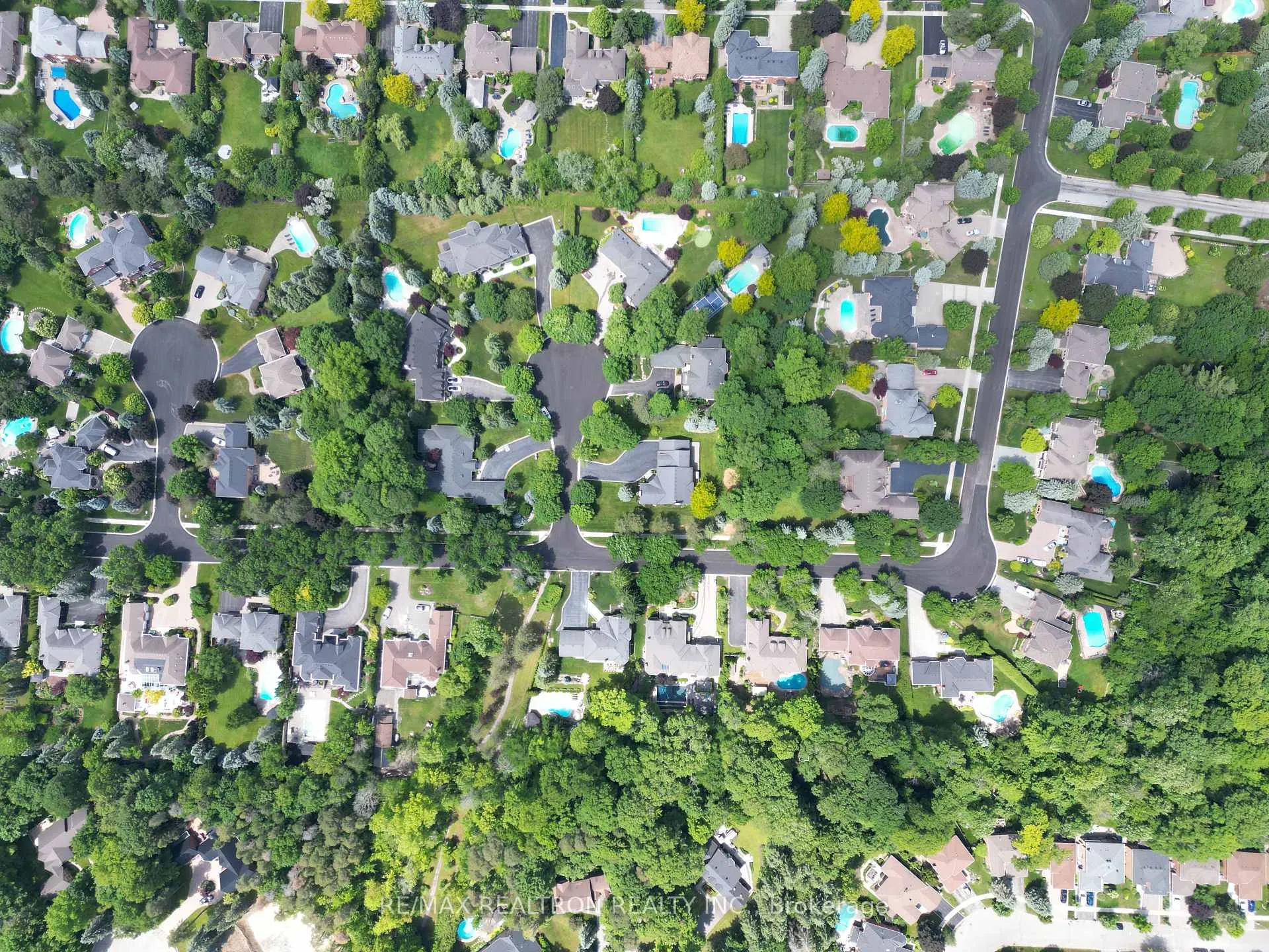 Photo 43 of 4 Lenarthur Court, Aurora, Hills of St Andrew — HOMEH