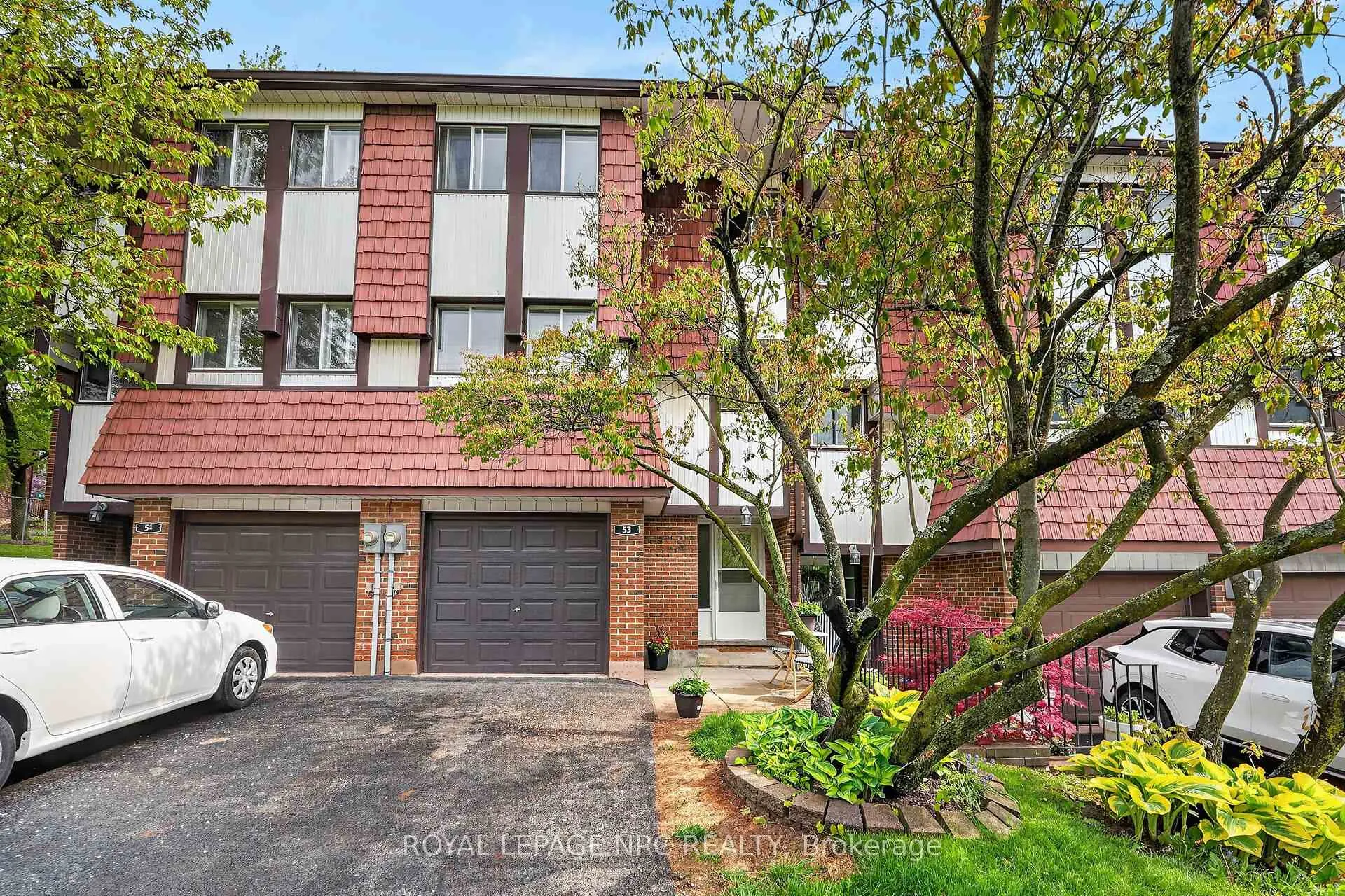 Photo 2 of 53 Larraine Avenue, Hamilton, Dundas — HOMEH