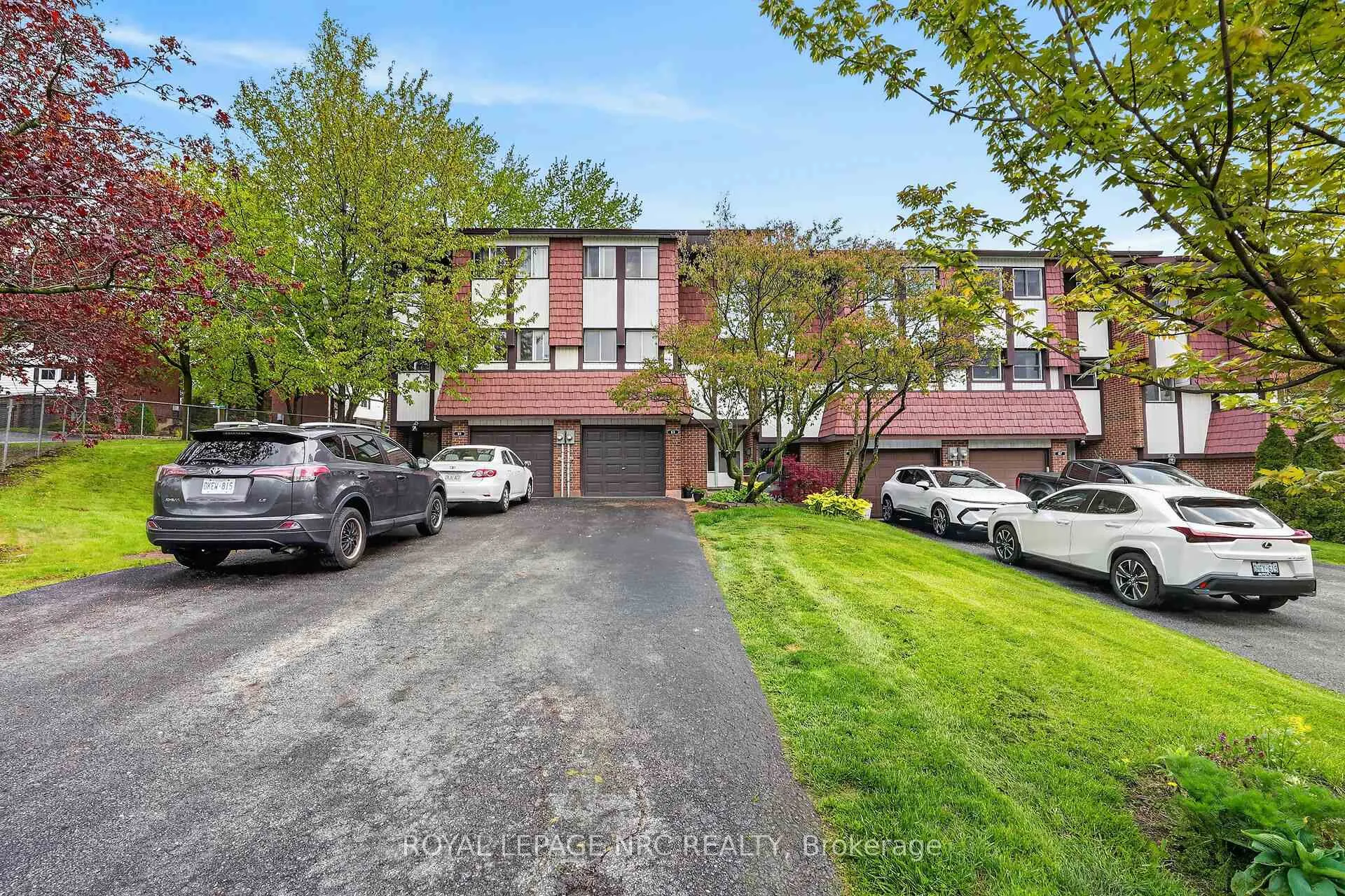Photo 3 of 53 Larraine Avenue, Hamilton, Dundas — HOMEH