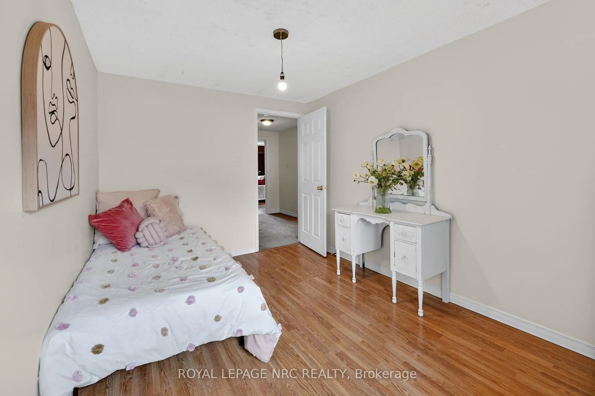 Photo 24 of 53 Larraine Avenue, Hamilton, Dundas — HOMEH