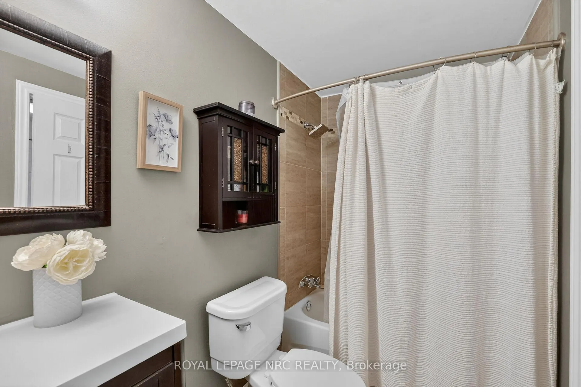 Photo 30 of 53 Larraine Avenue, Hamilton, Dundas — HOMEH