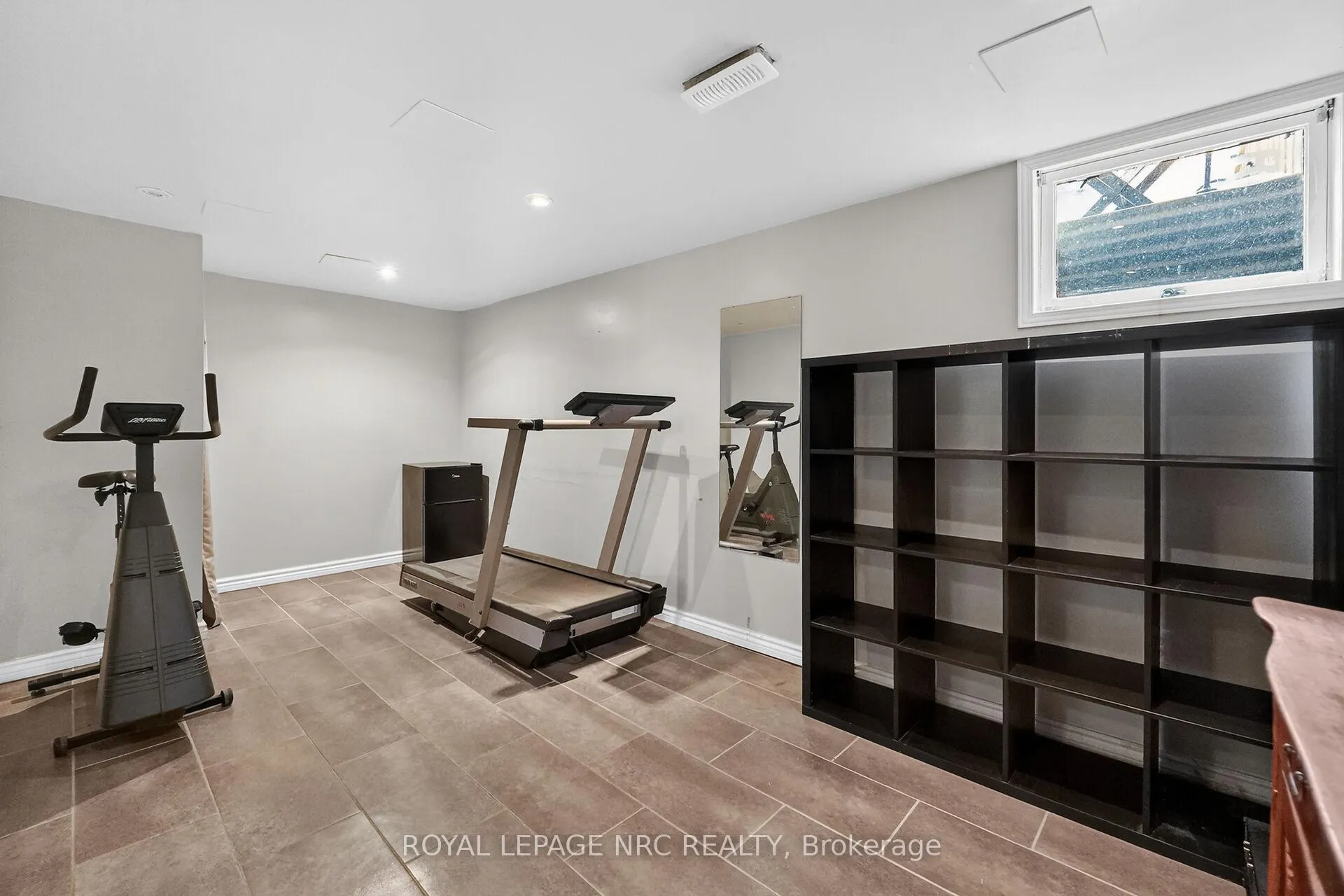 Photo 31 of 53 Larraine Avenue, Hamilton, Dundas — HOMEH