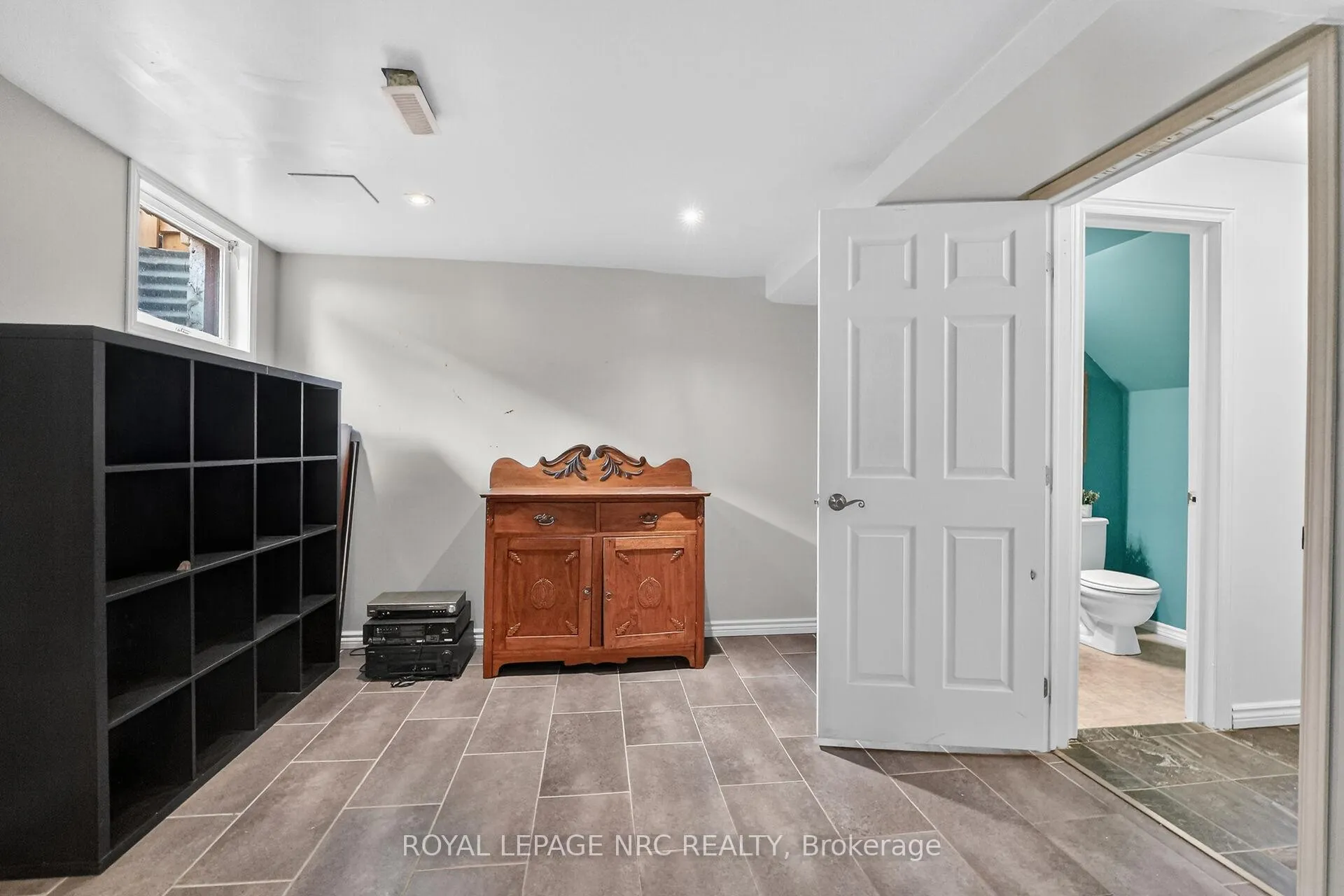 Photo 32 of 53 Larraine Avenue, Hamilton, Dundas — HOMEH