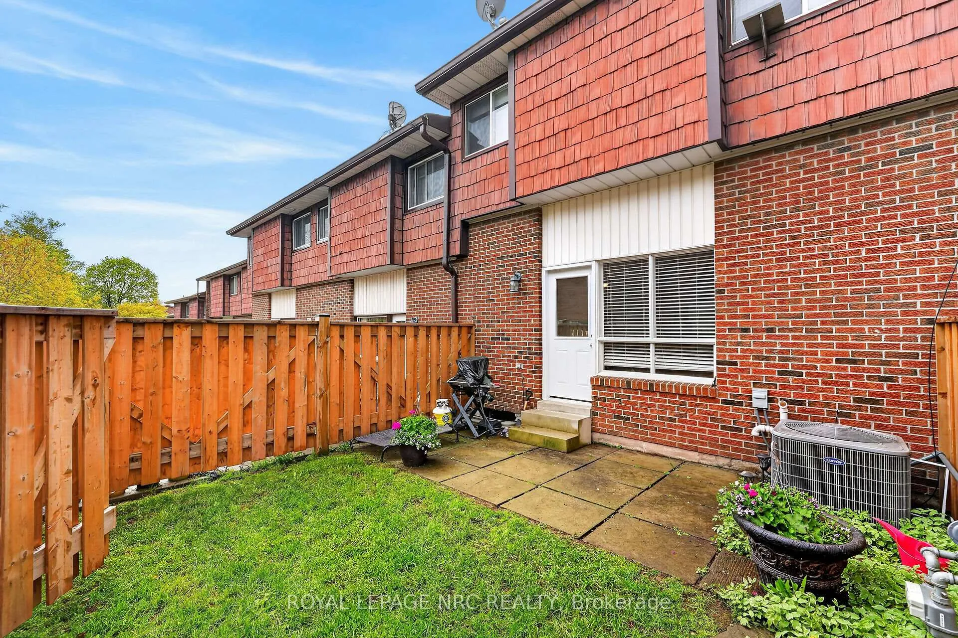 Photo 36 of 53 Larraine Avenue, Hamilton, Dundas — HOMEH