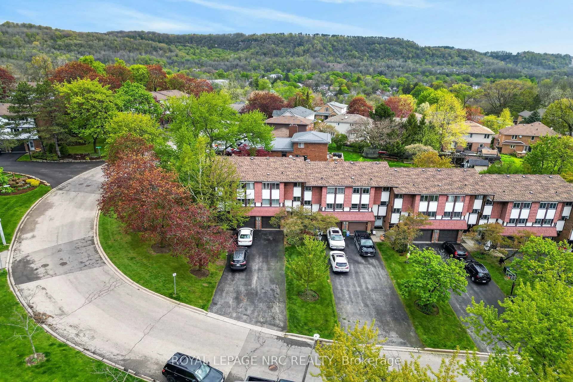 Photo 39 of 53 Larraine Avenue, Hamilton, Dundas — HOMEH