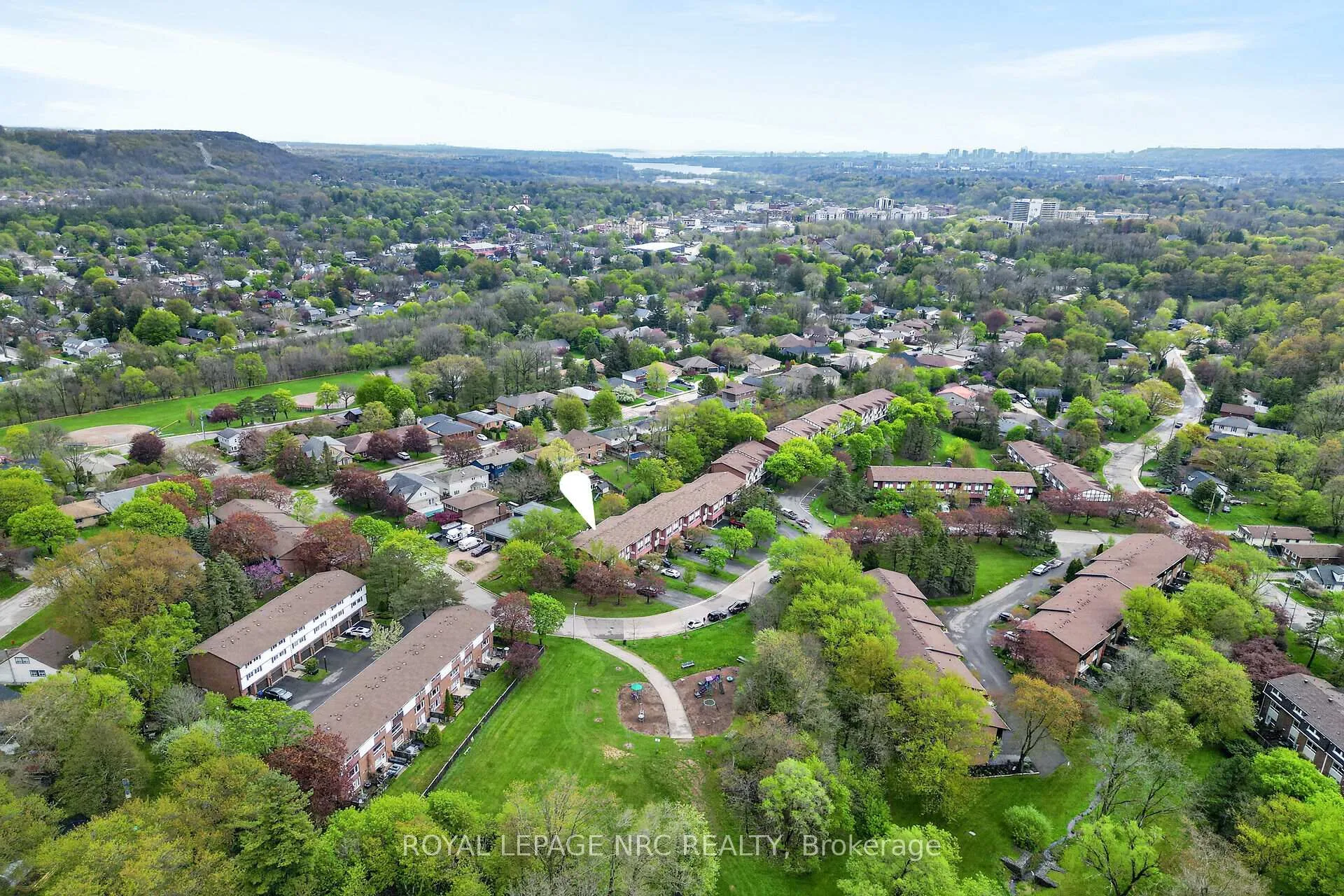 Photo 40 of 53 Larraine Avenue, Hamilton, Dundas — HOMEH