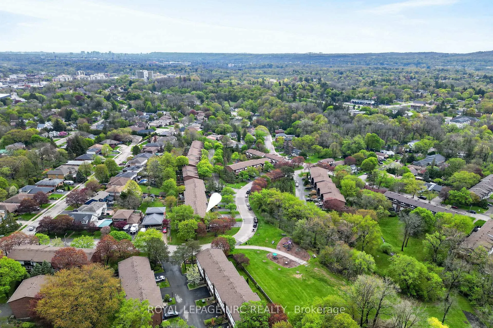 Photo 41 of 53 Larraine Avenue, Hamilton, Dundas — HOMEH