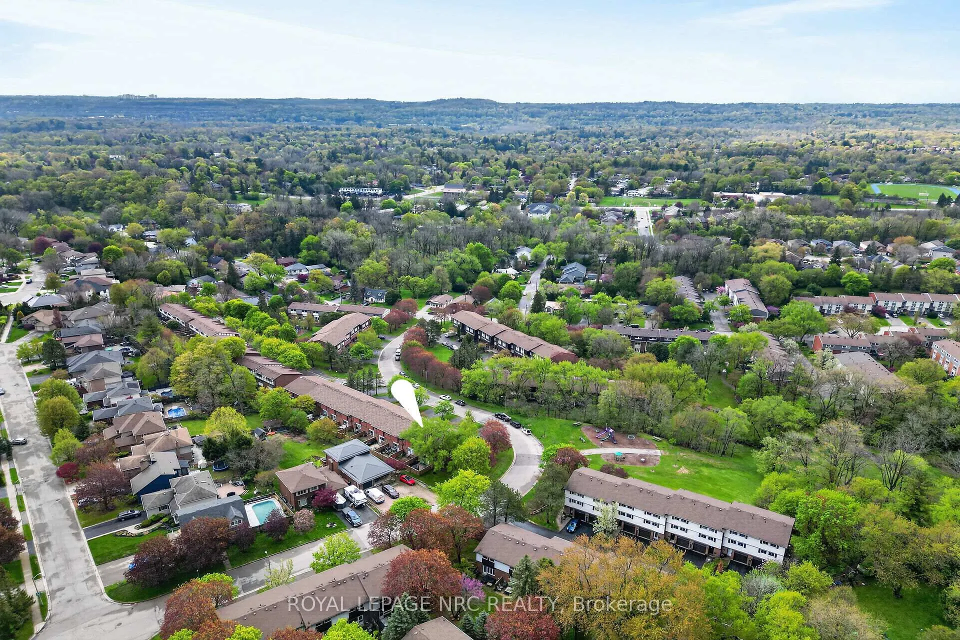 Photo 42 of 53 Larraine Avenue, Hamilton, Dundas — HOMEH