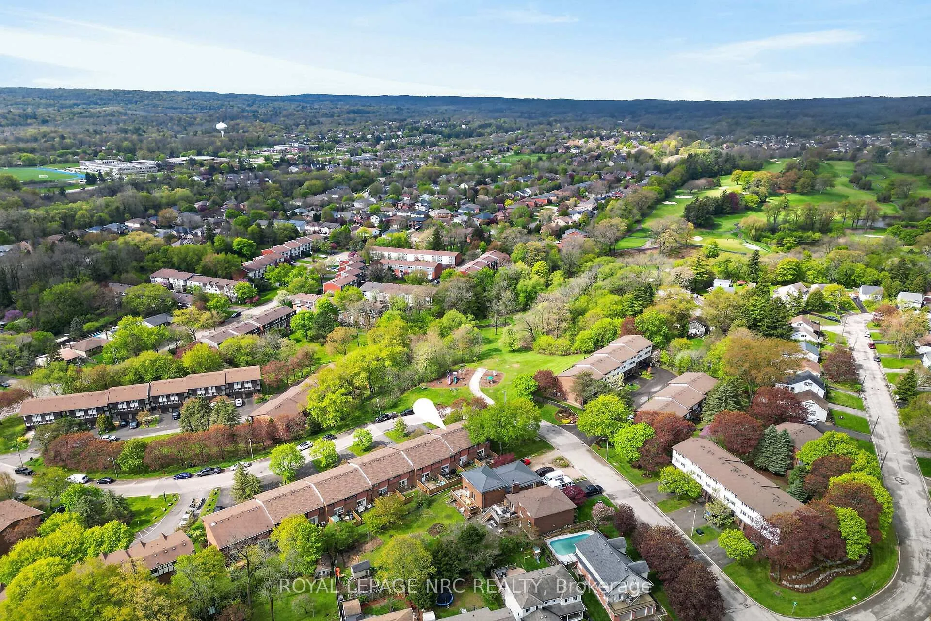 Photo 44 of 53 Larraine Avenue, Hamilton, Dundas — HOMEH