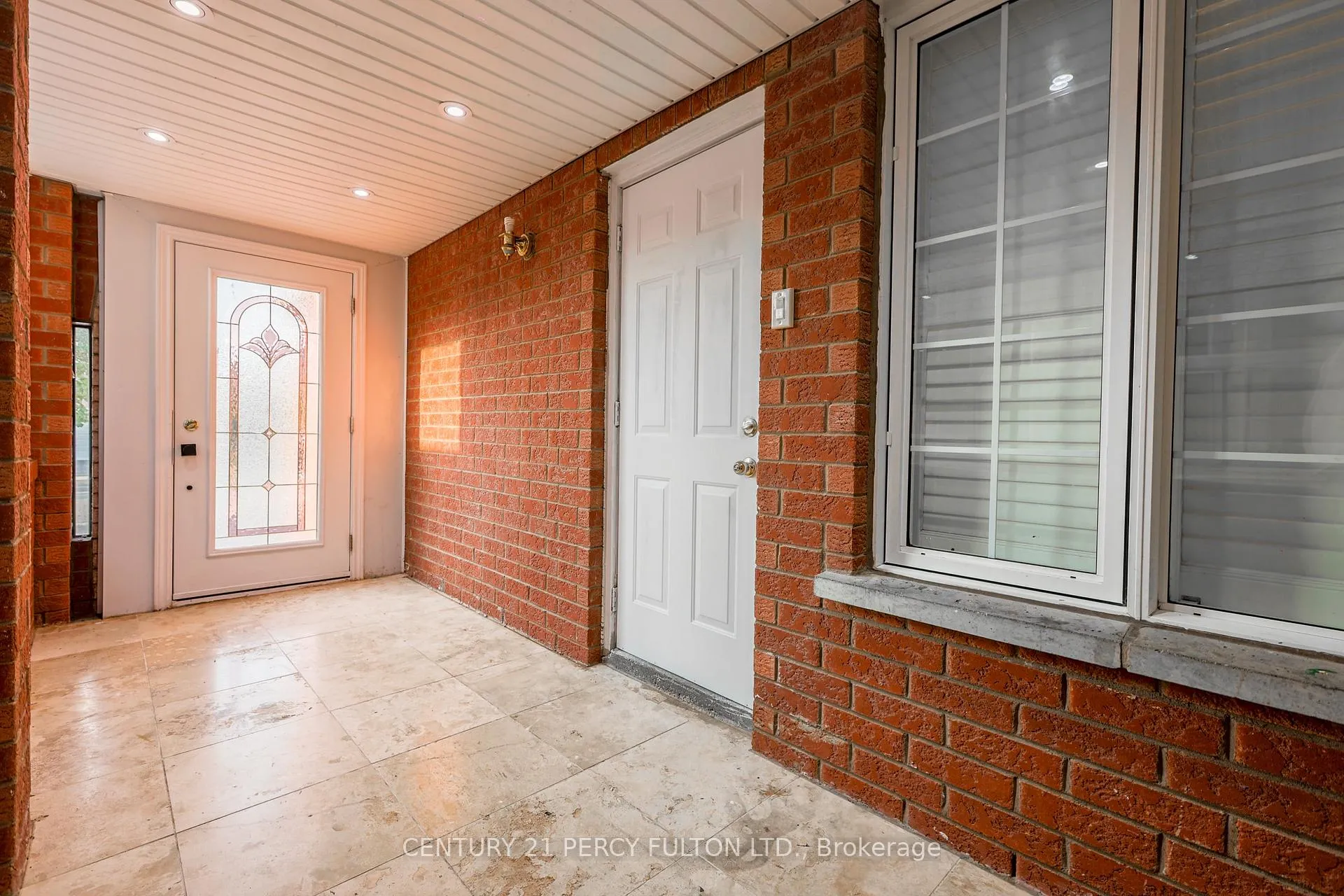 Photo 3 of 161 Sophia Road, Markham, Middlefield — HOMEH