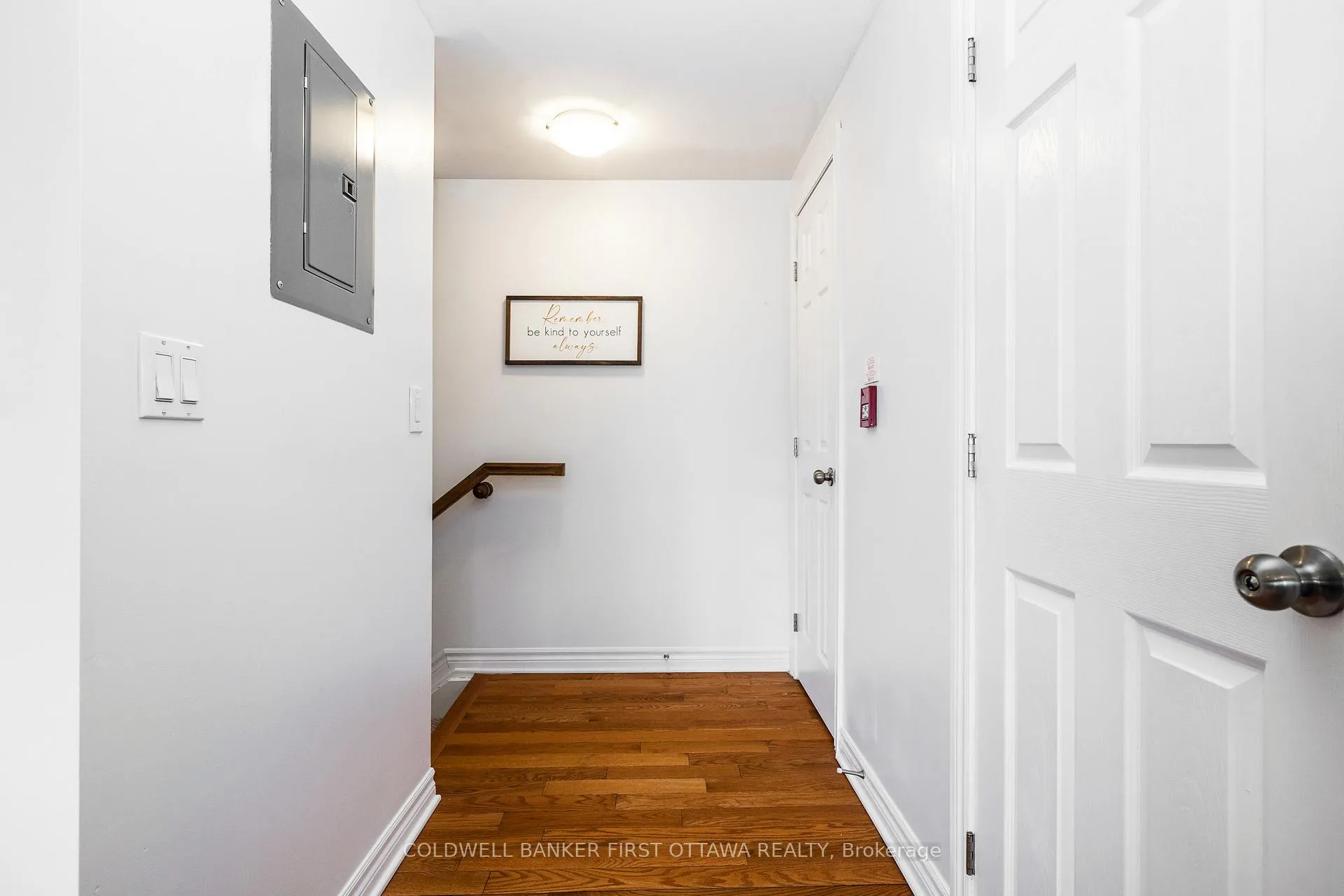 Photo 3 of Unit 6, 1210 Mcwatters Road, Ottawa, Queensway Terrace South/Ridgeview — HOMEH