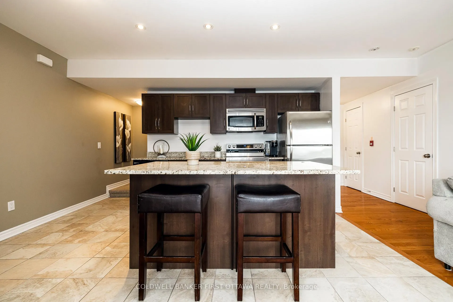 Photo 6 of Unit 6, 1210 Mcwatters Road, Ottawa, Queensway Terrace South/Ridgeview — HOMEH