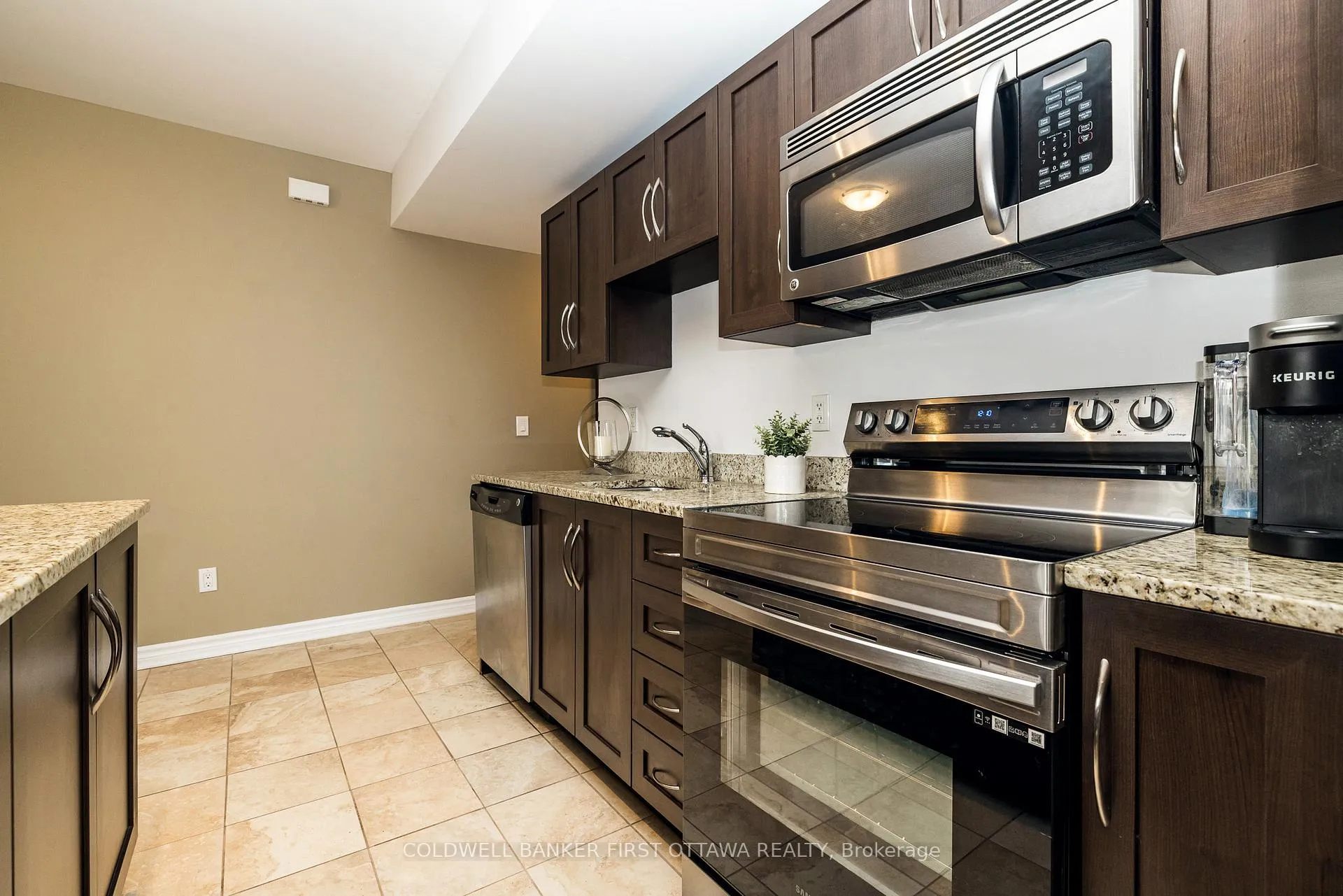 Photo 12 of Unit 6, 1210 Mcwatters Road, Ottawa, Queensway Terrace South/Ridgeview — HOMEH