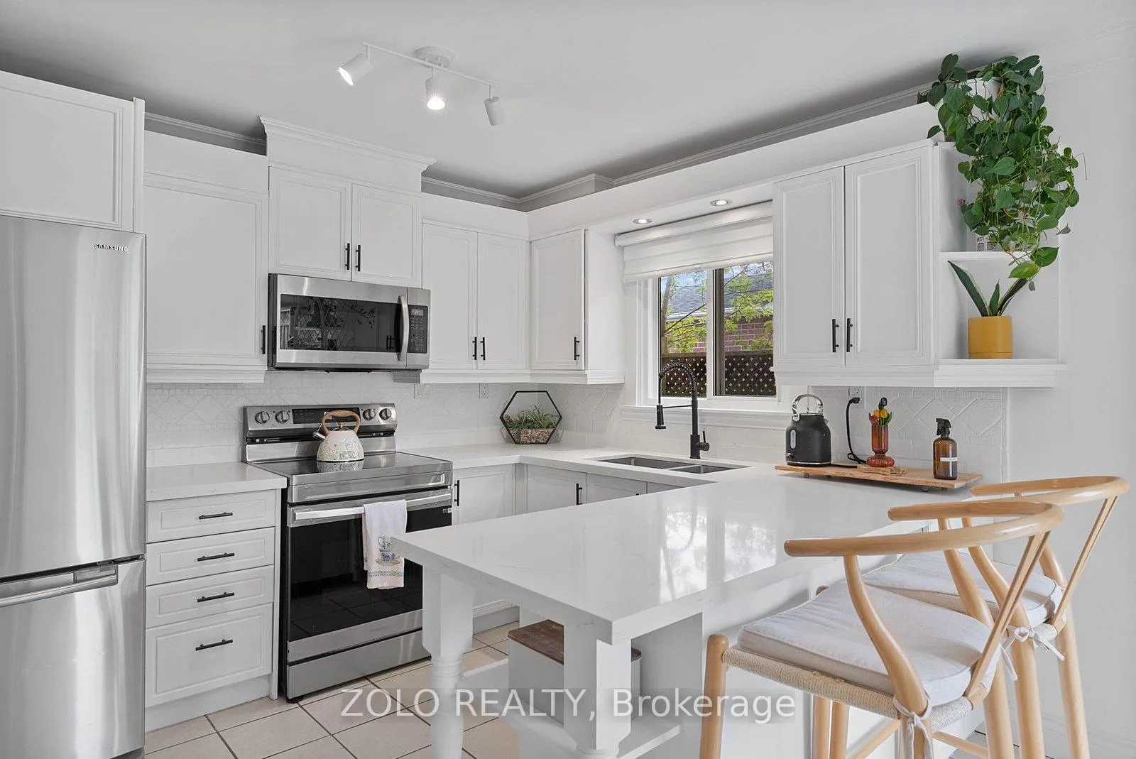 Photo 14 of 10 Coles Avenue, Ajax, Central — HOMEH