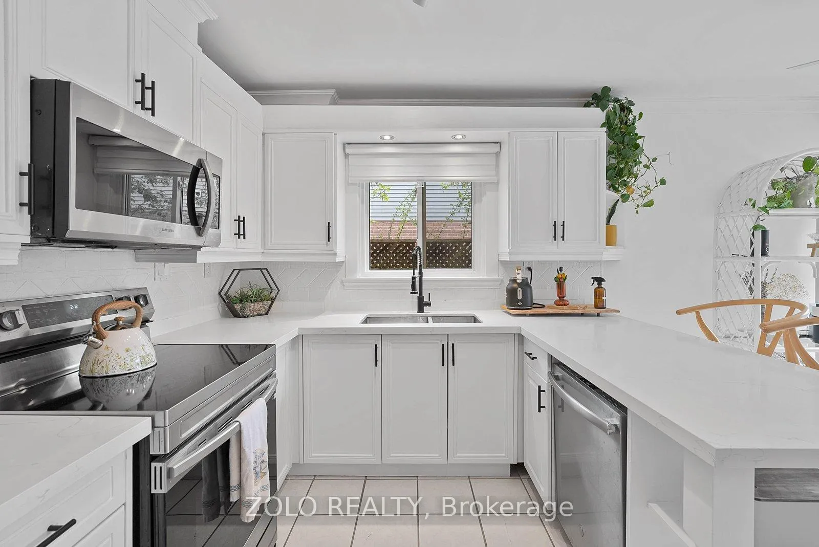 Photo 15 of 10 Coles Avenue, Ajax, Central — HOMEH