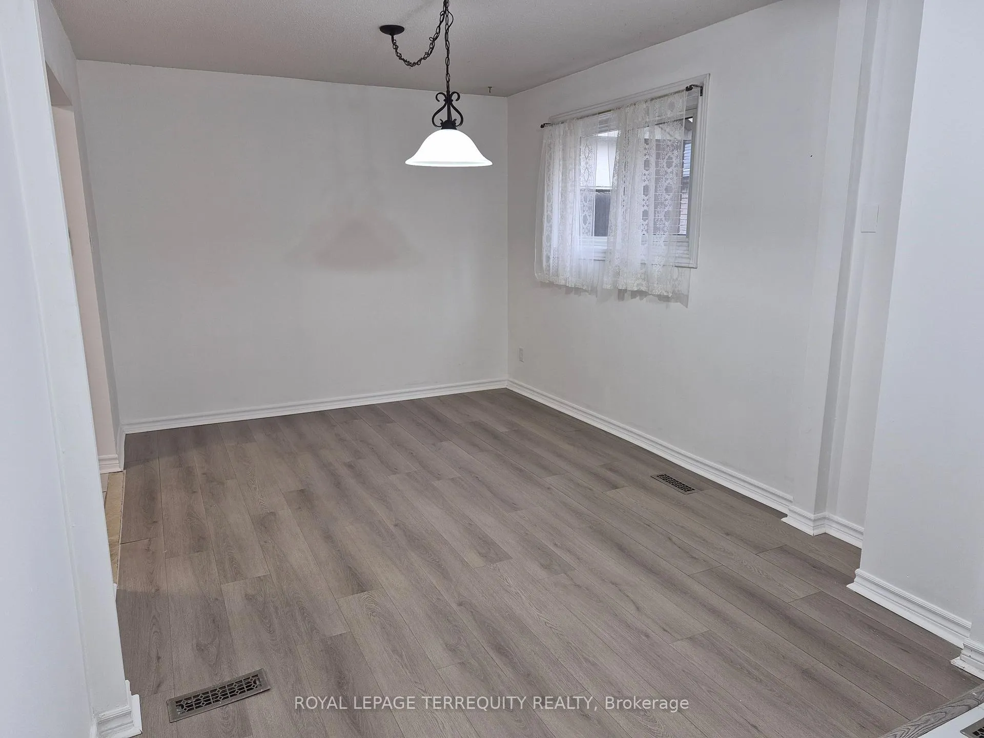 Photo 7 of 1858 Shadybrook Drive, Pickering, Amberlea — HOMEH