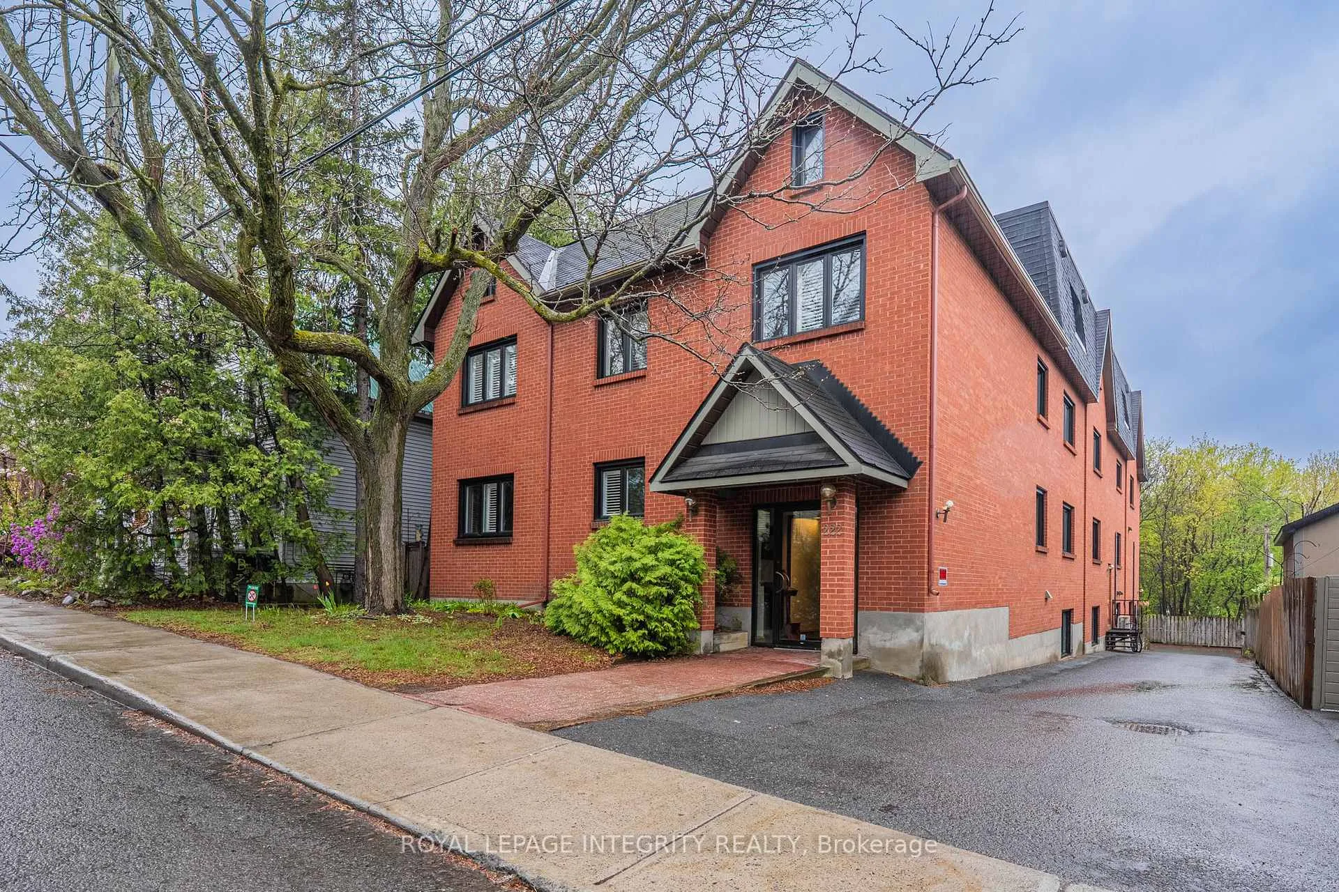 Front of Unit 103, 222 Russell Avenue