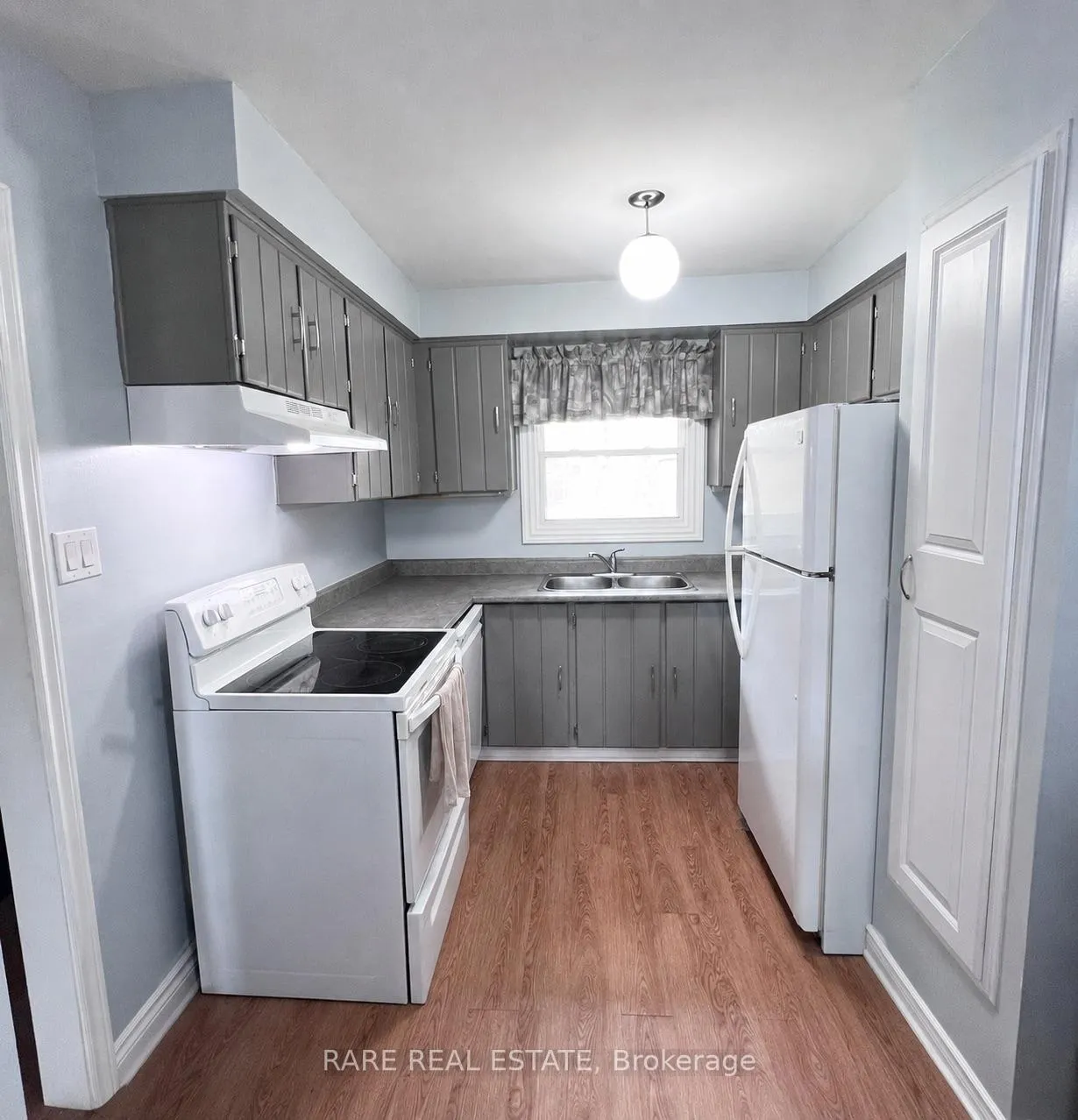Photo 5 of 206 Royal Salisbury Way, Brampton, Madoc — HOMEH