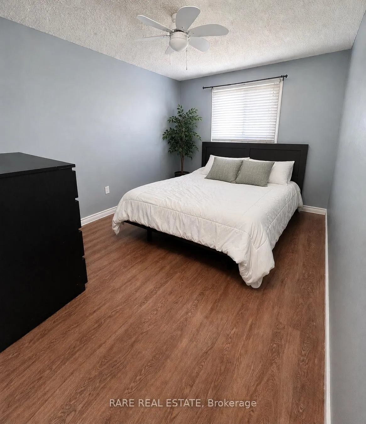 Photo 11 of 206 Royal Salisbury Way, Brampton, Madoc — HOMEH