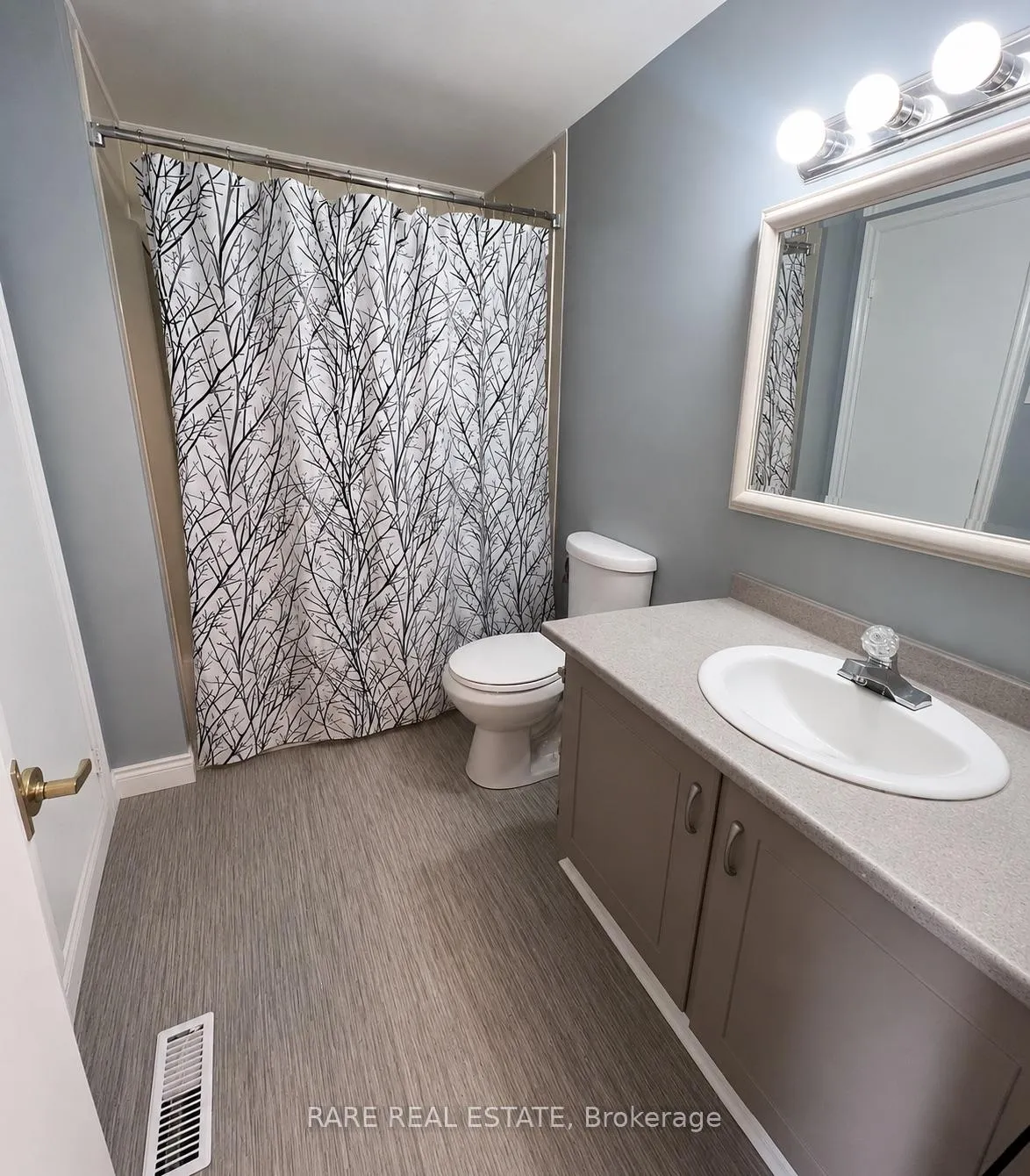 Photo 12 of 206 Royal Salisbury Way, Brampton, Madoc — HOMEH