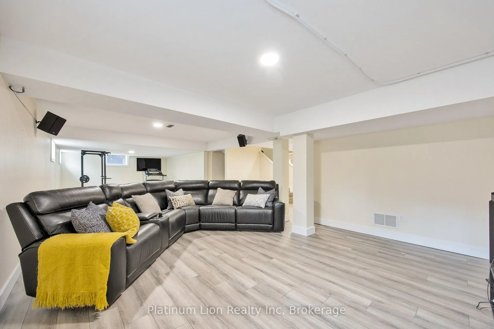 Photo 43 of 6 Dorothys Drive, Oro-Medonte, Rural Oro-Medonte — HOMEH